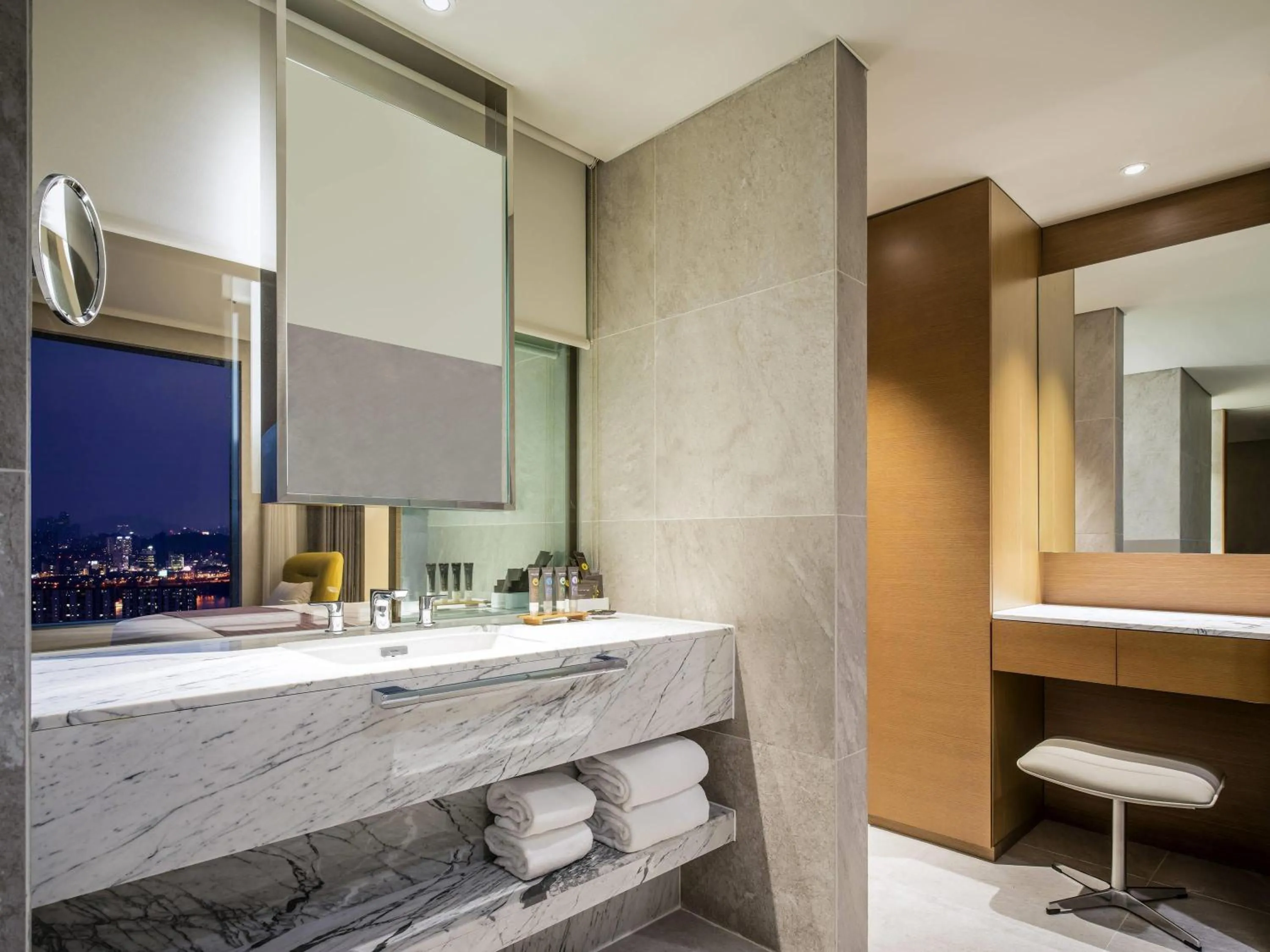 Bedroom in Novotel Suites Ambassador Seoul Yongsan