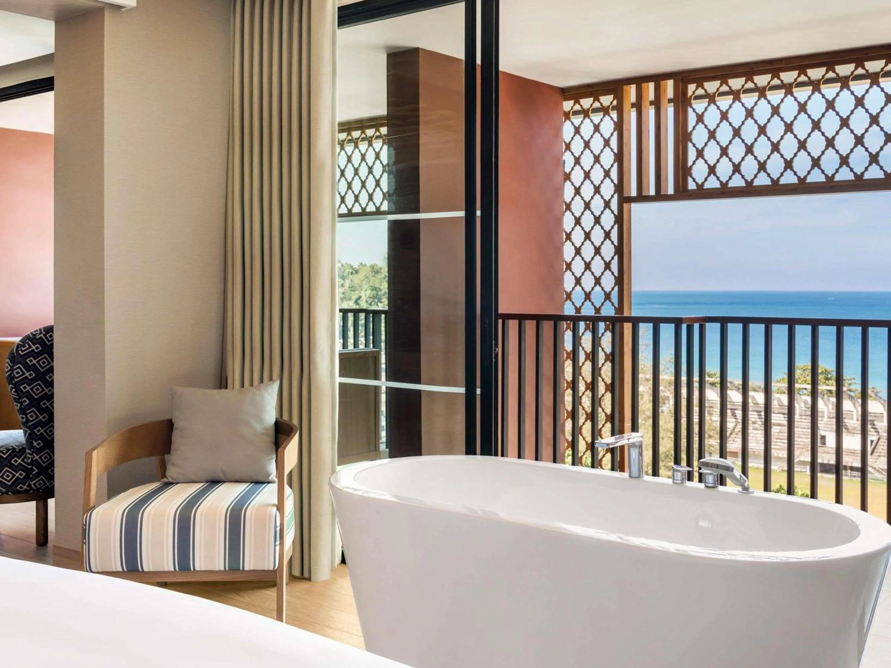 Balcony/Terrace, Bed in Avista Grande Phuket Karon - MGallery