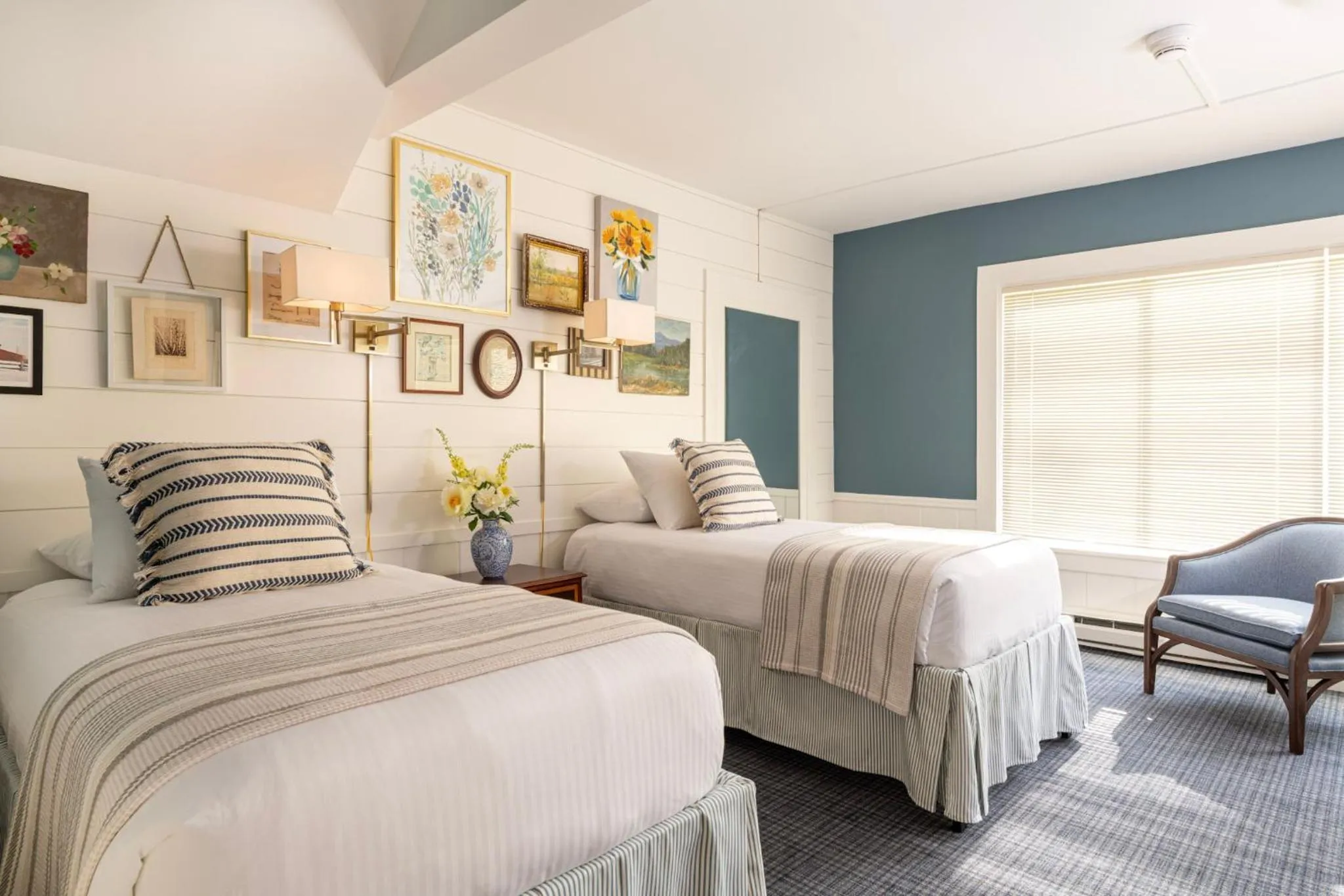 Photo of the whole room, Bed in Basin Harbor