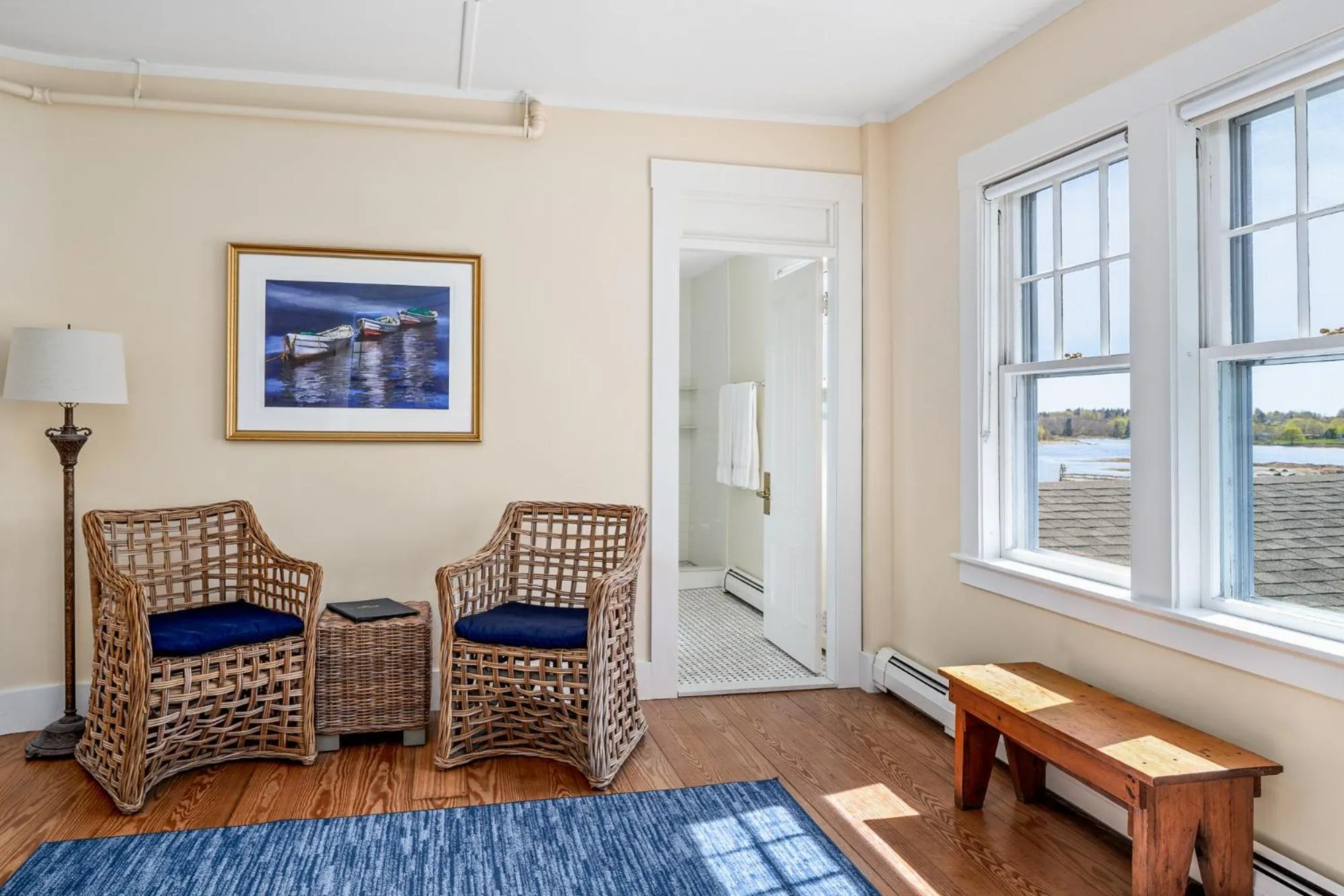 Seating area in East Wind Inn & Suites