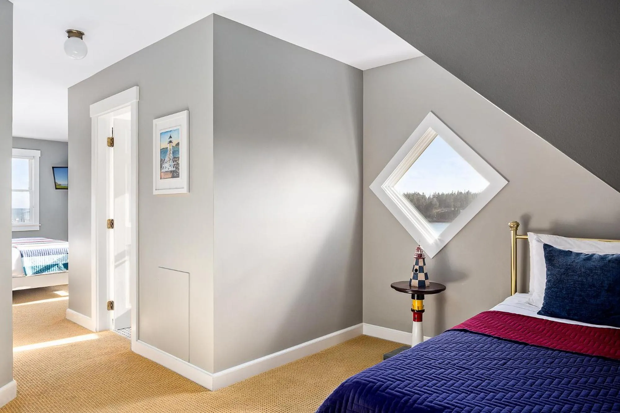 Bed in East Wind Inn & Suites