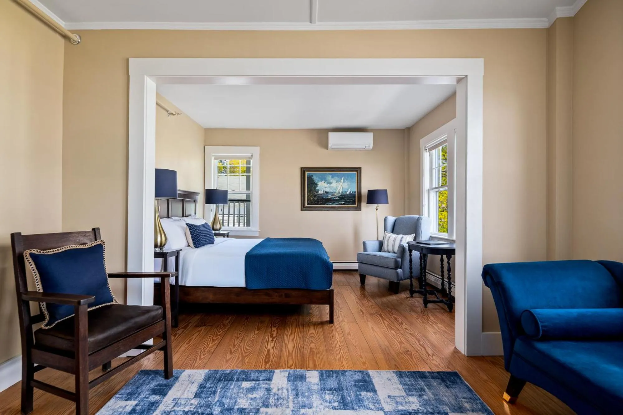 Seating area in East Wind Inn & Suites