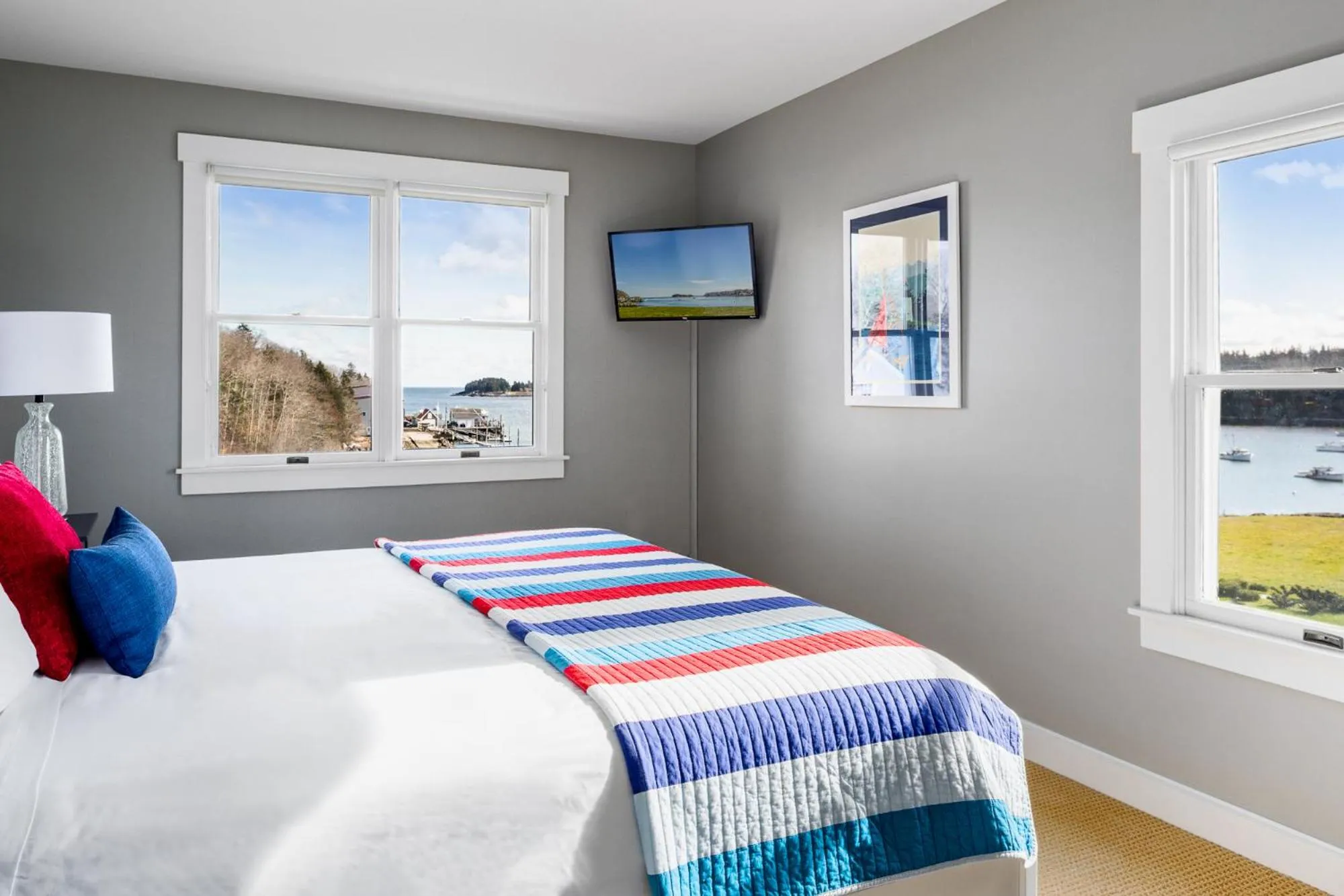 Bed in East Wind Inn & Suites