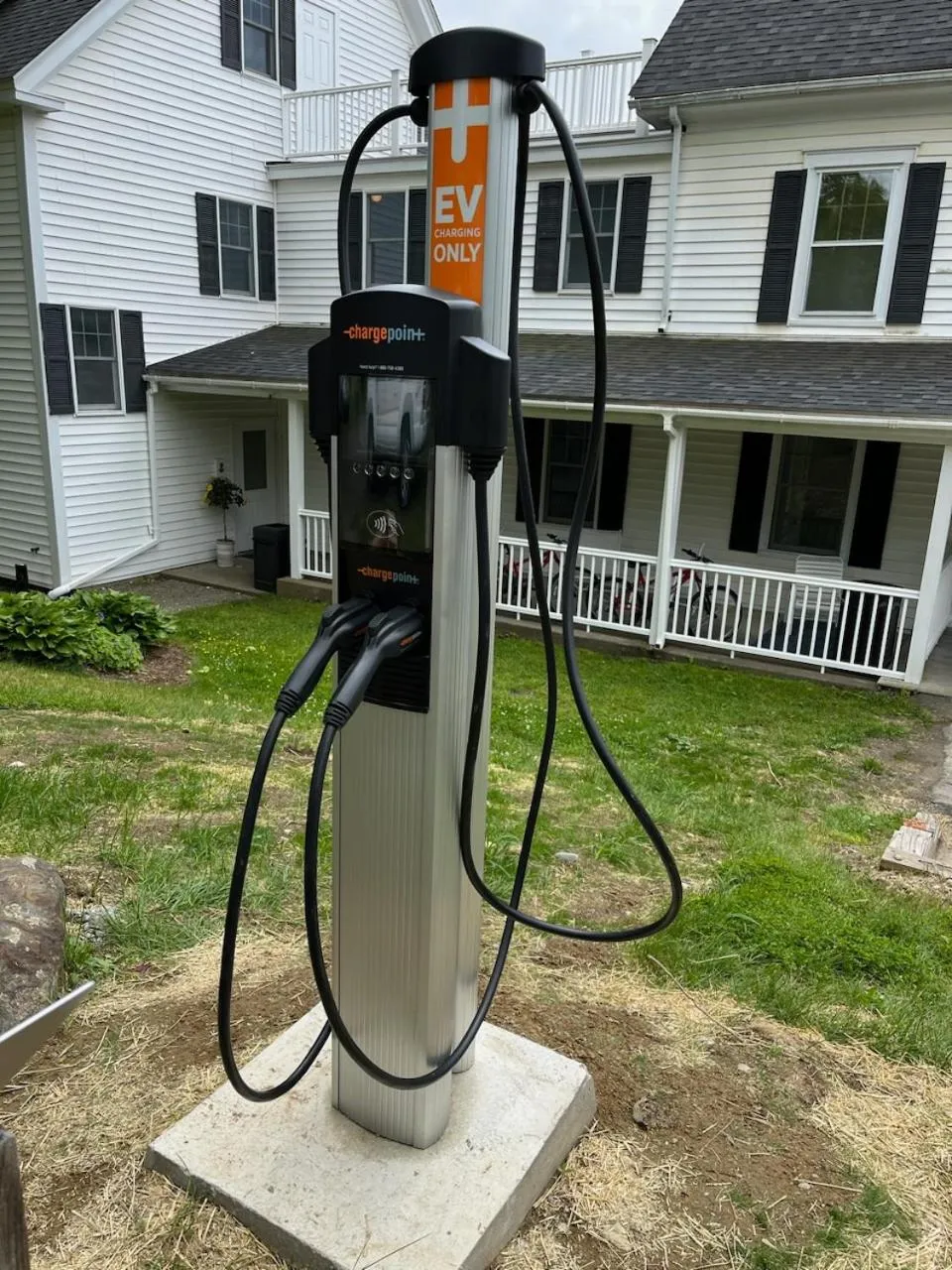 Parking in East Wind Inn & Suites