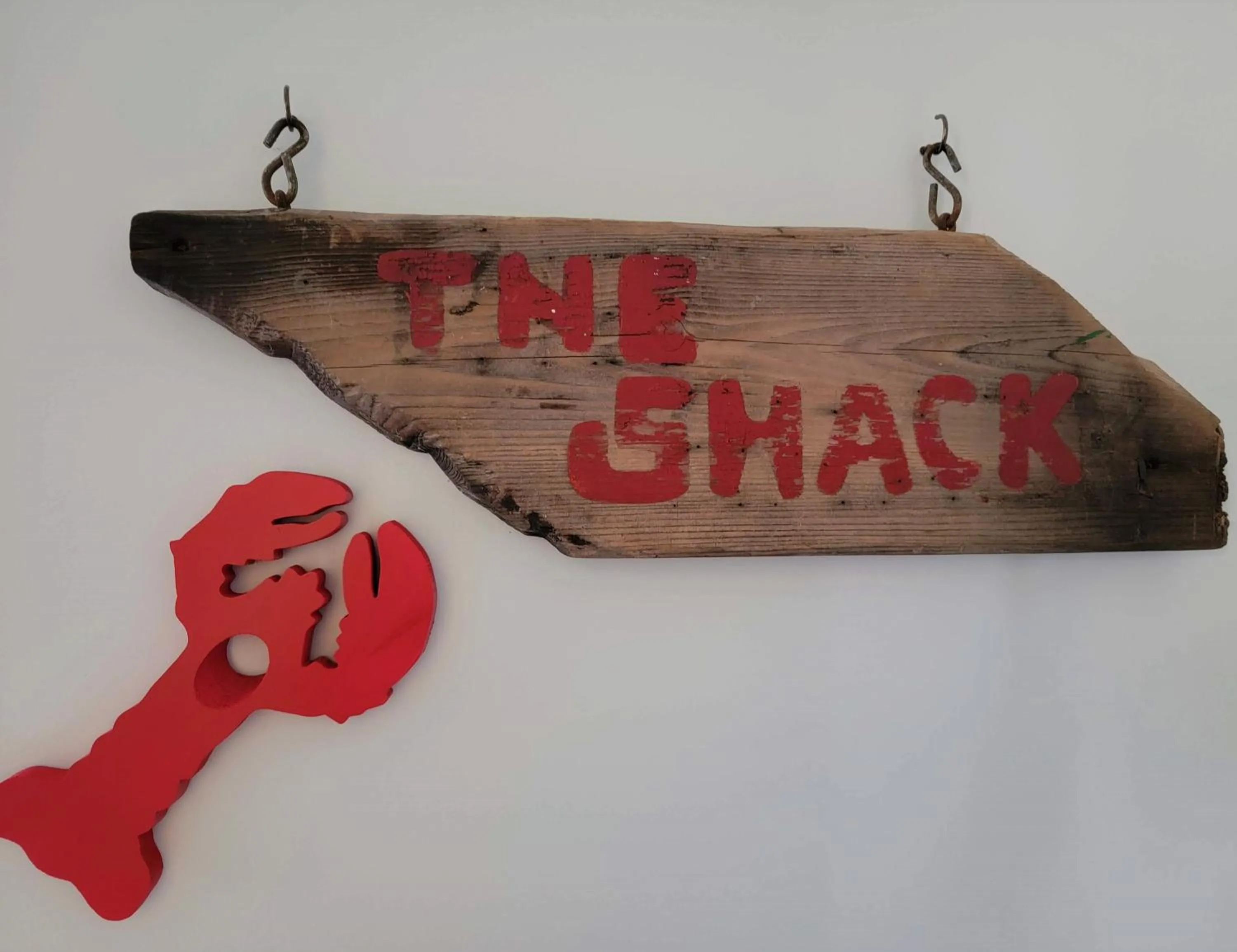 Decorative detail in East Wind Inn & Suites