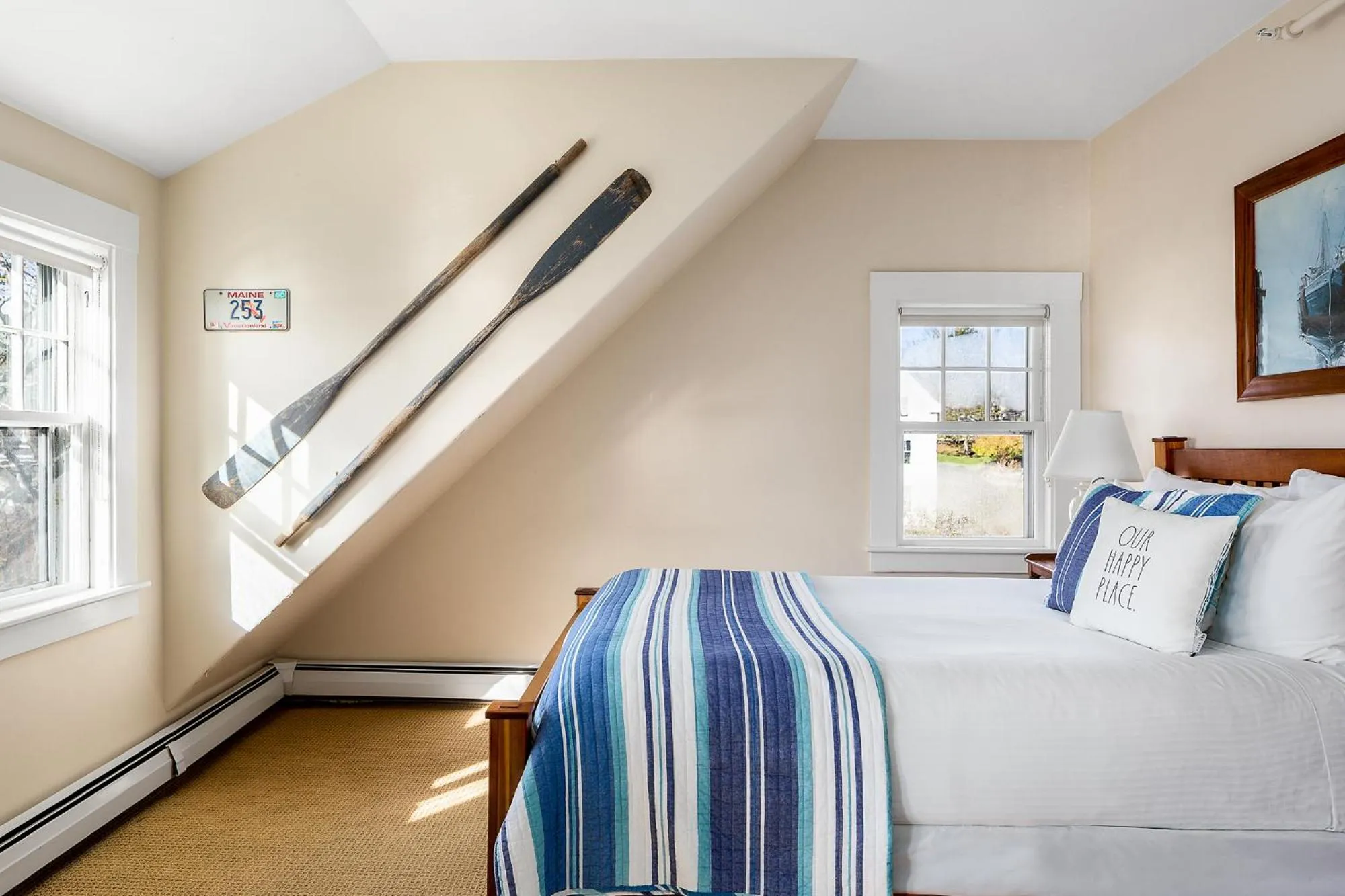 Bed in East Wind Inn & Suites