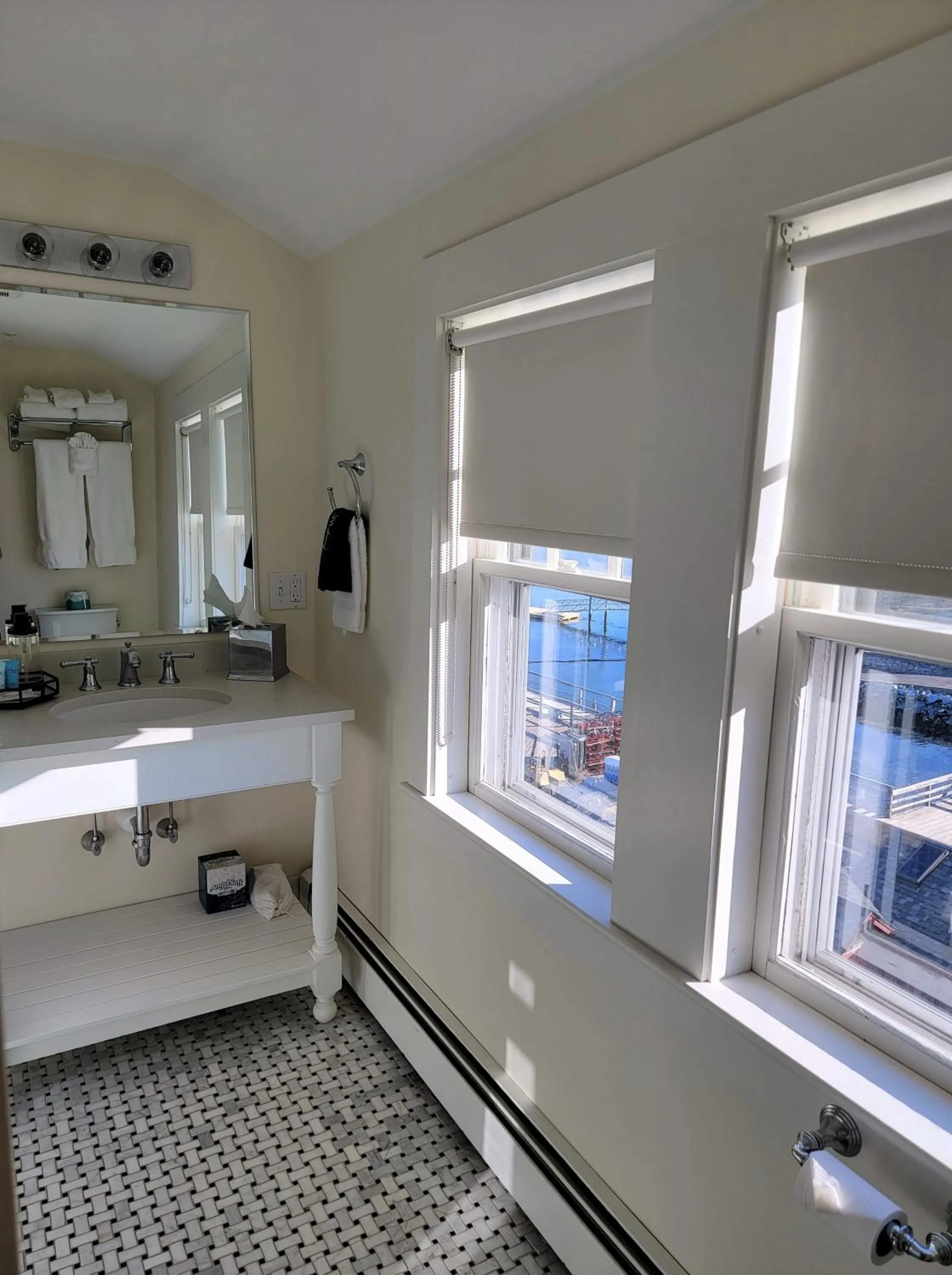 Bathroom in East Wind Inn & Suites