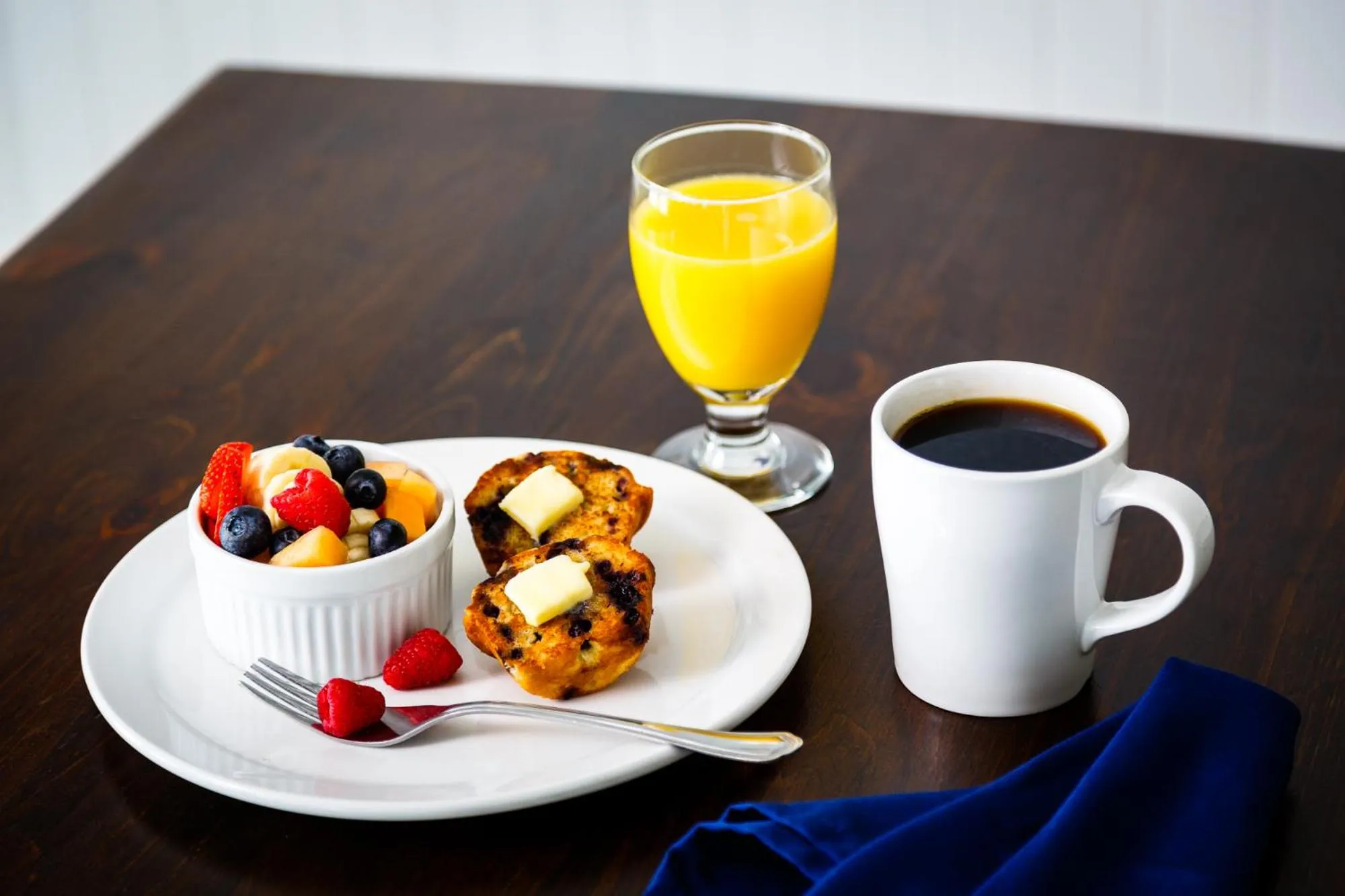 Food and drinks in East Wind Inn & Suites