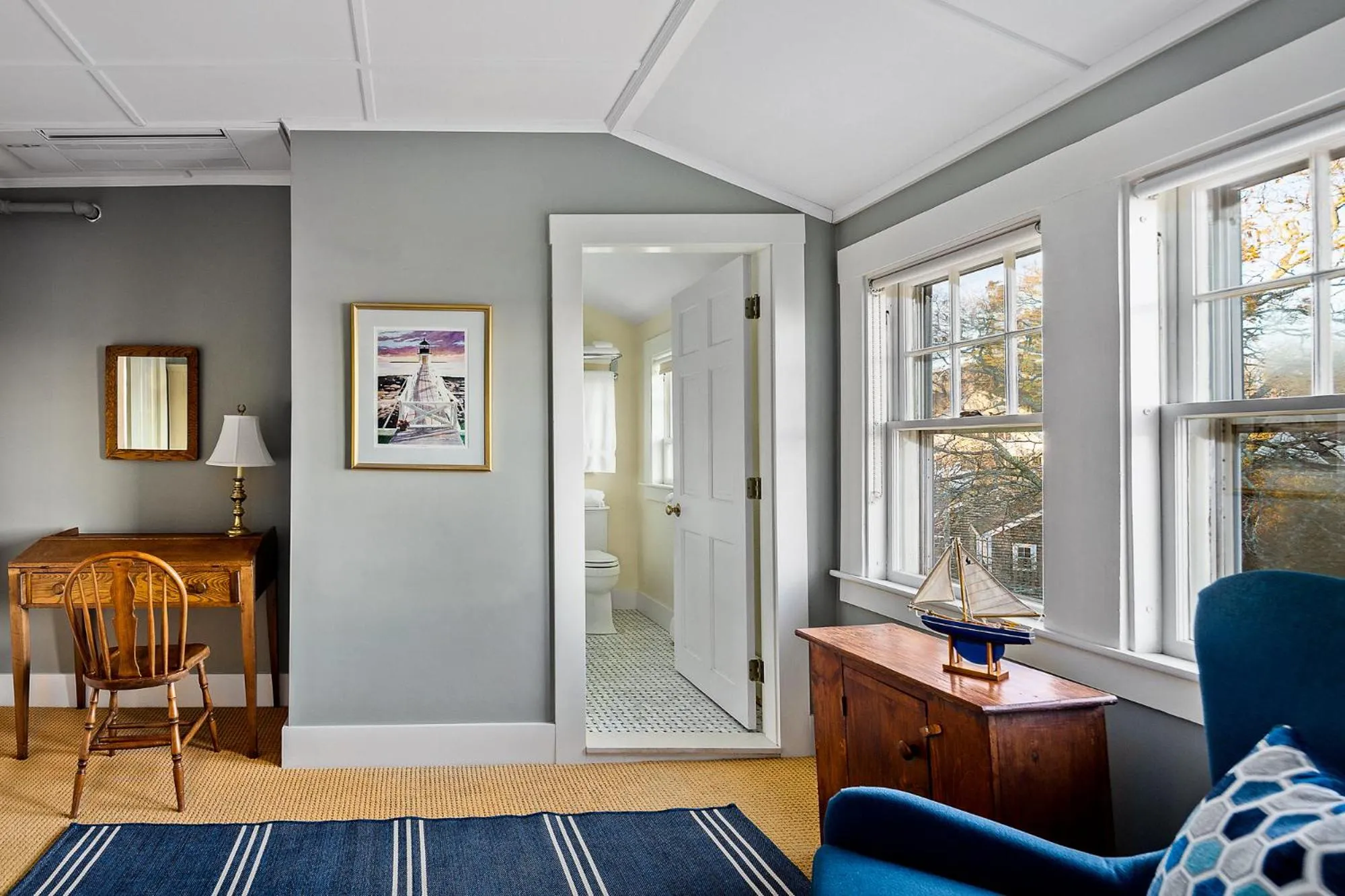 Seating area in East Wind Inn & Suites