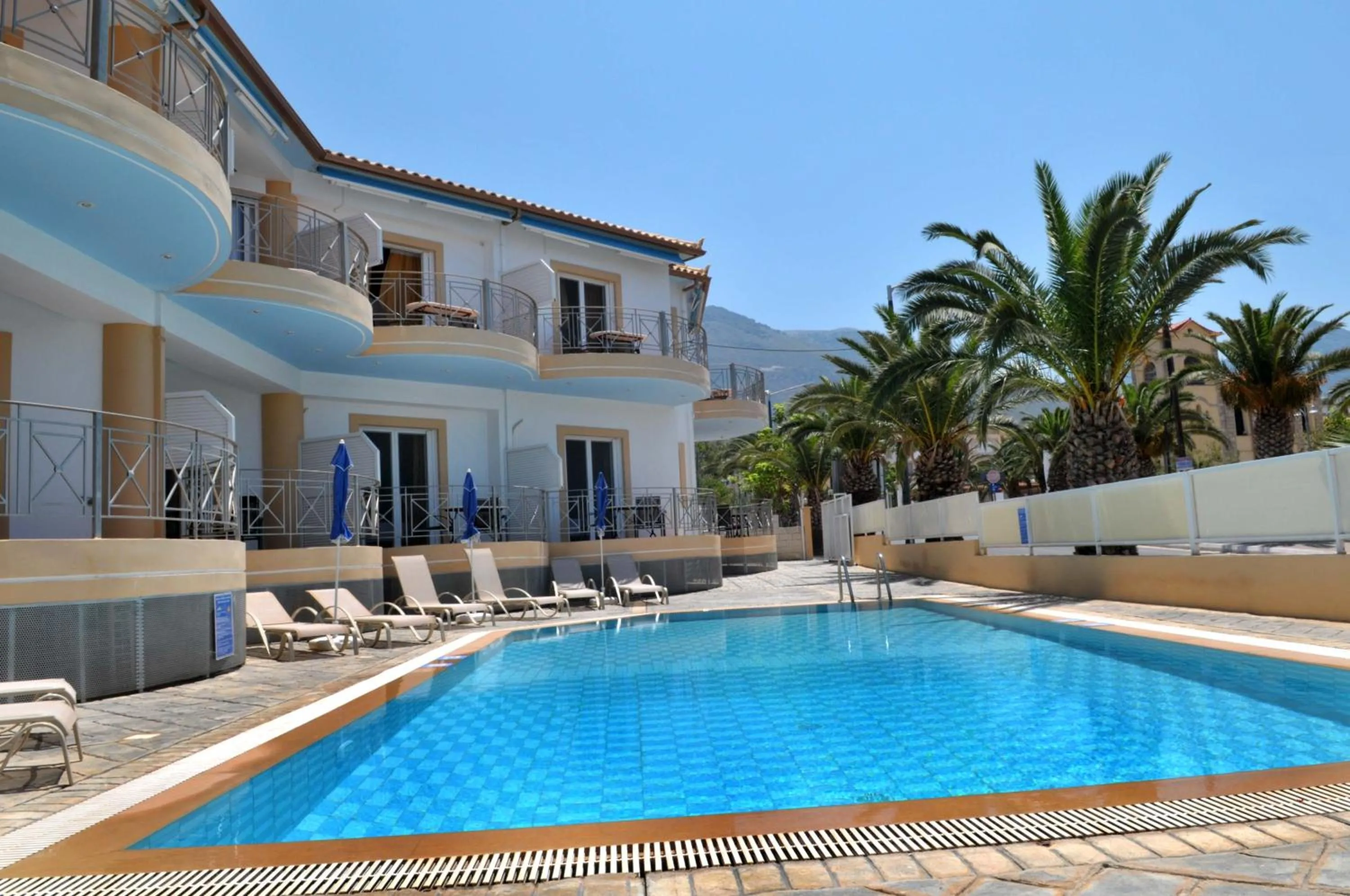 Swimming pool in Kasimis