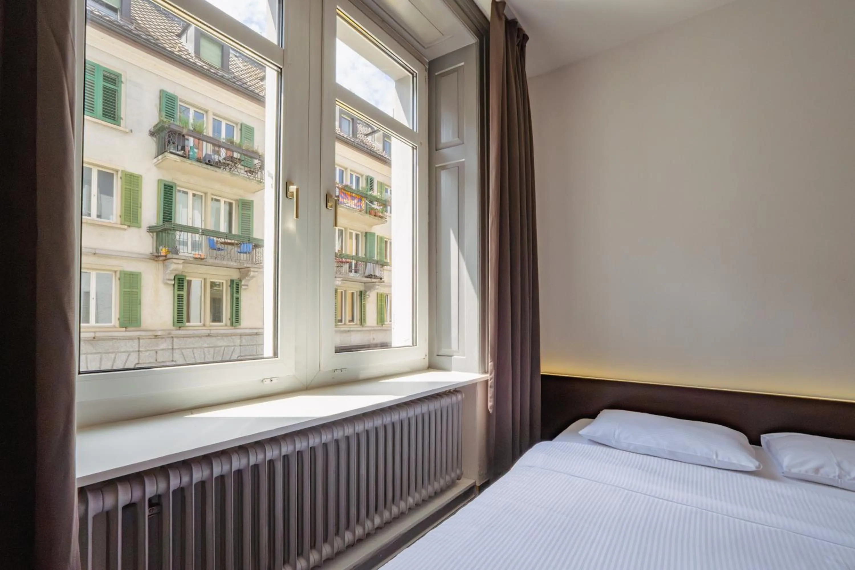 Photo of the whole room, Bed in easyHotel Zürich City Centre