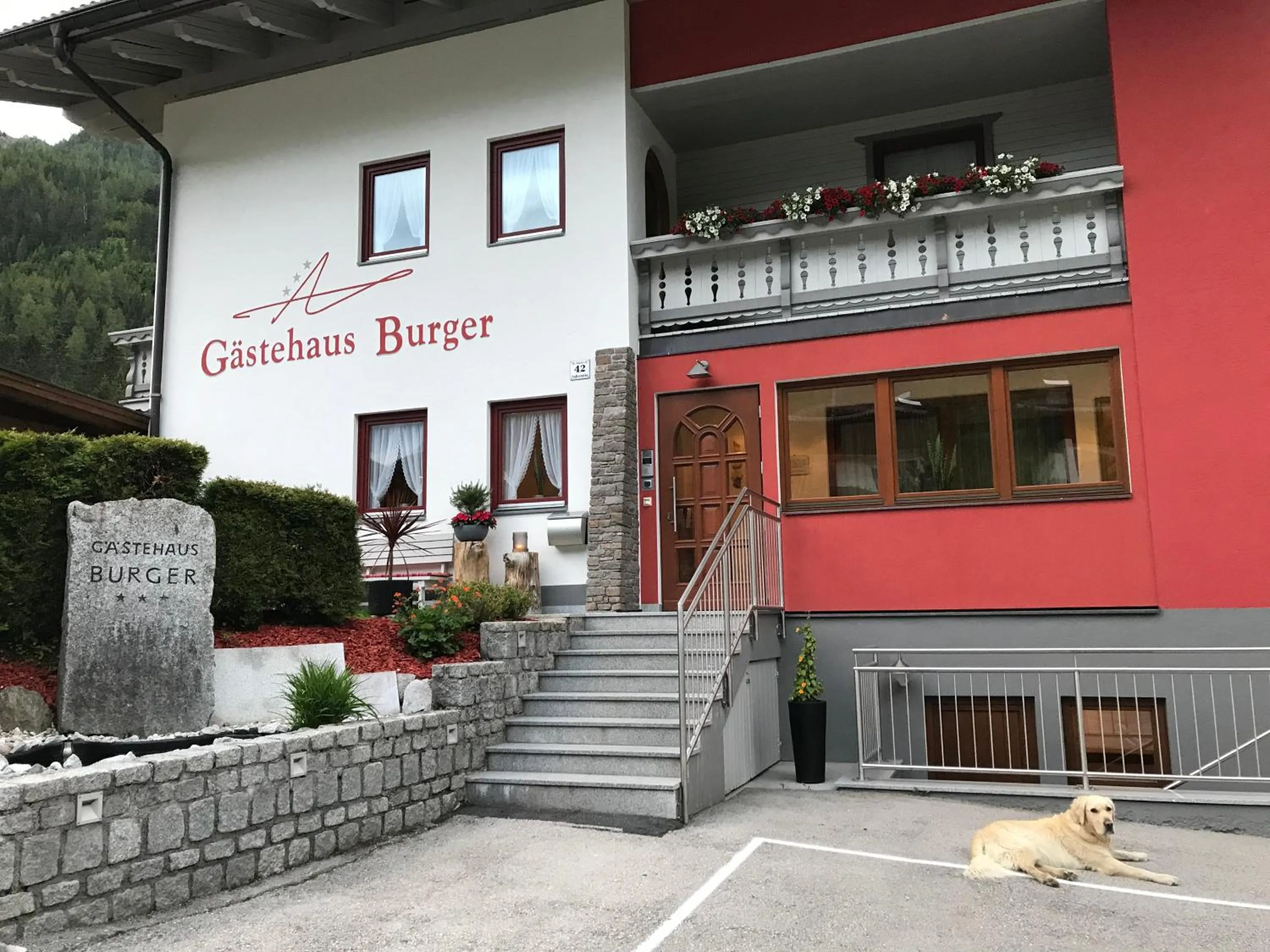 Property building in Hotel Garni Burger