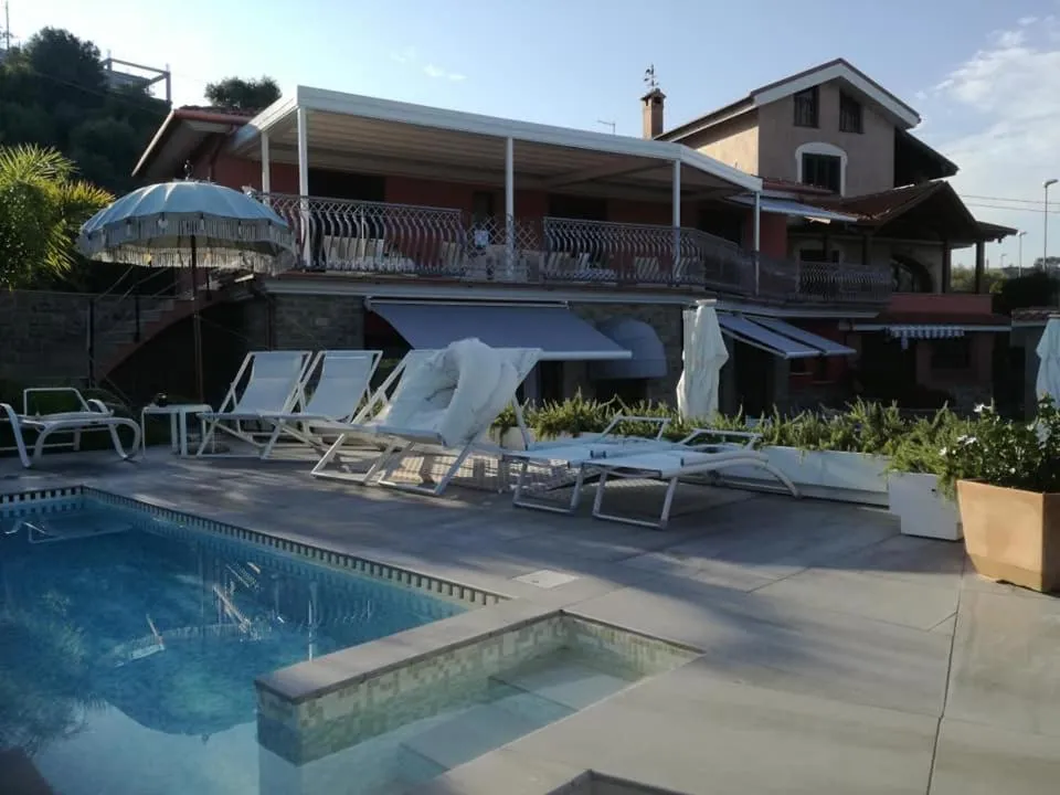 Property building in Le Vele