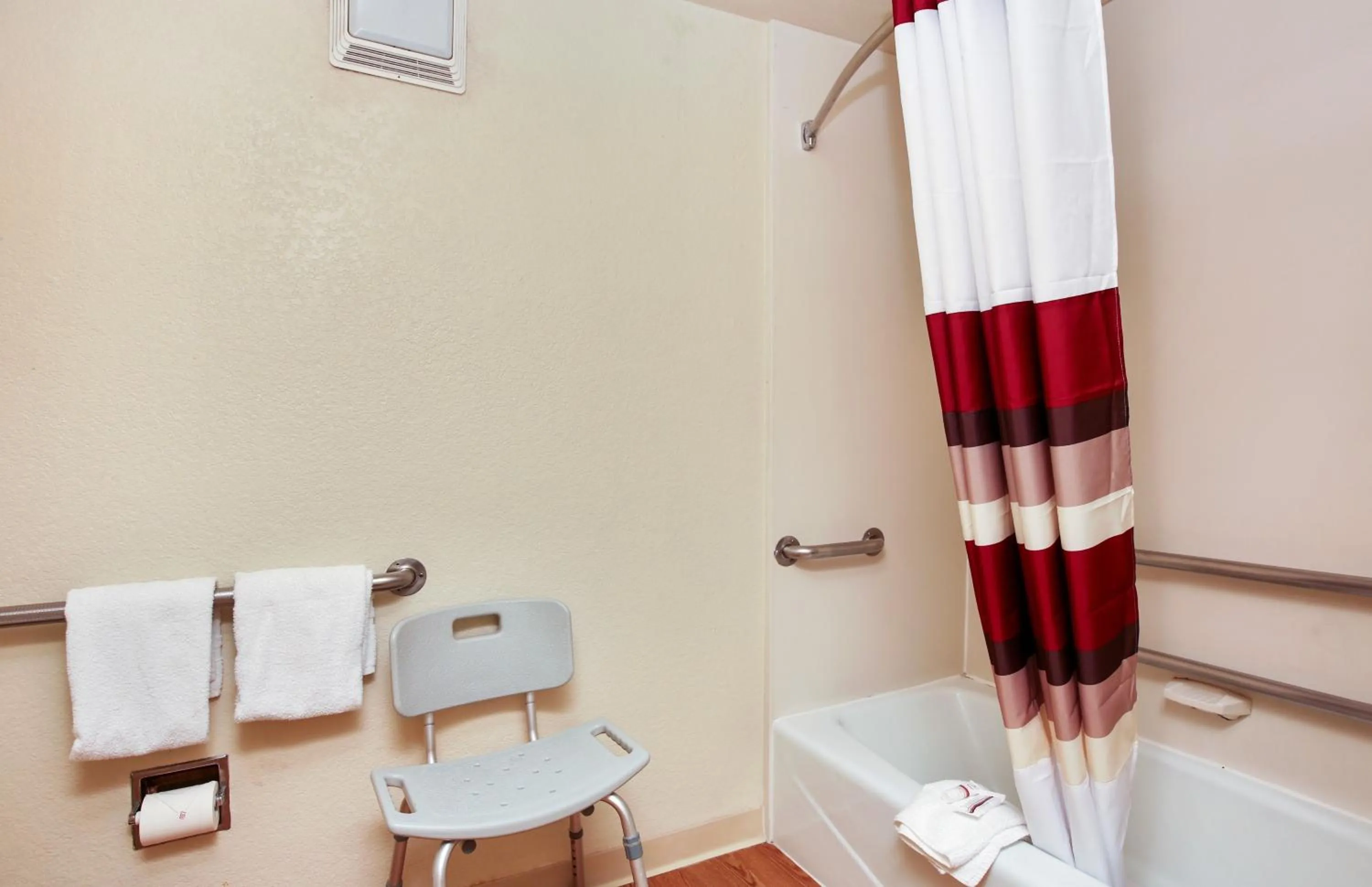 Bathroom in Red Roof Inn Santa Ana