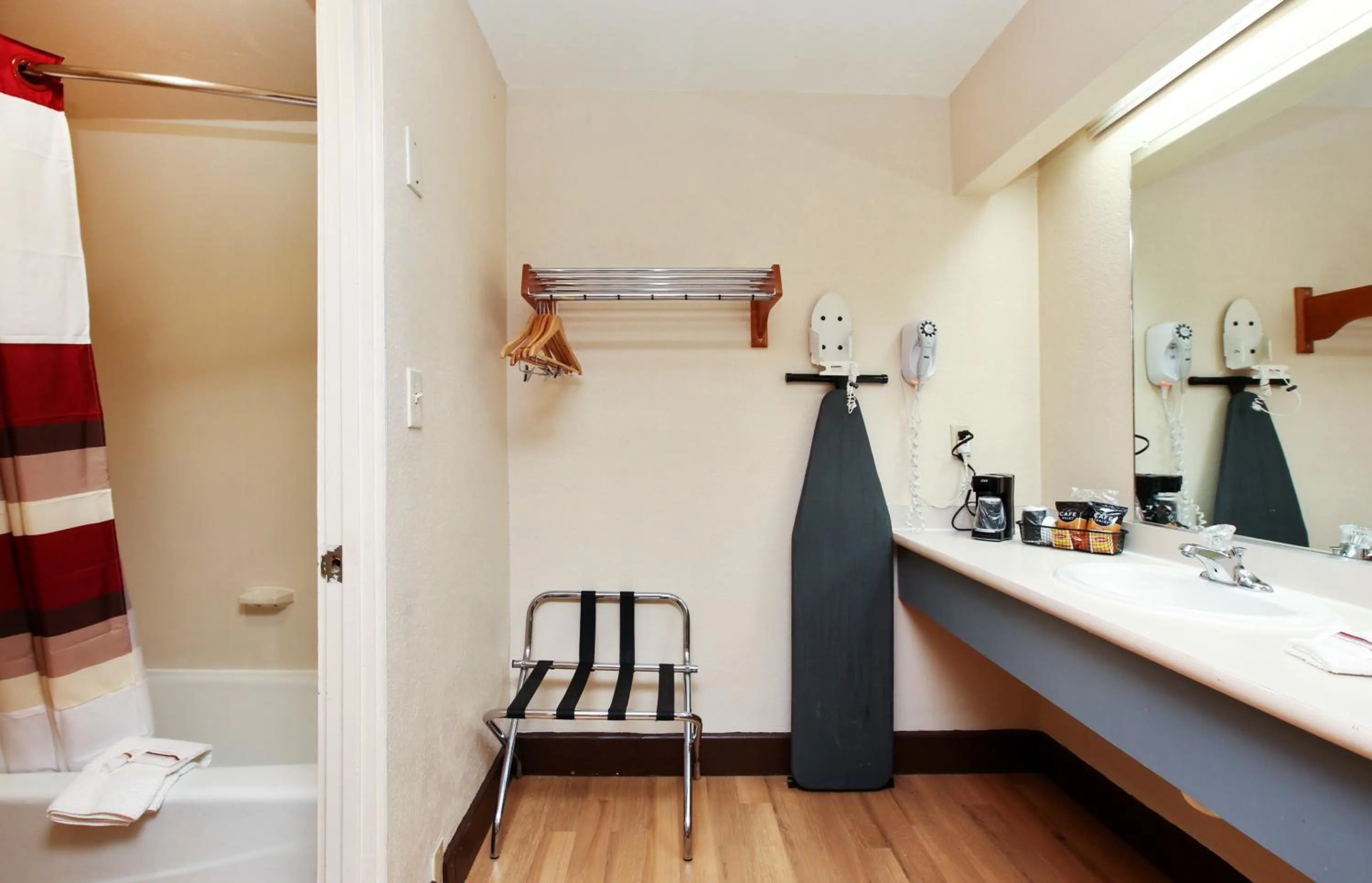 Bathroom in Red Roof Inn Santa Ana