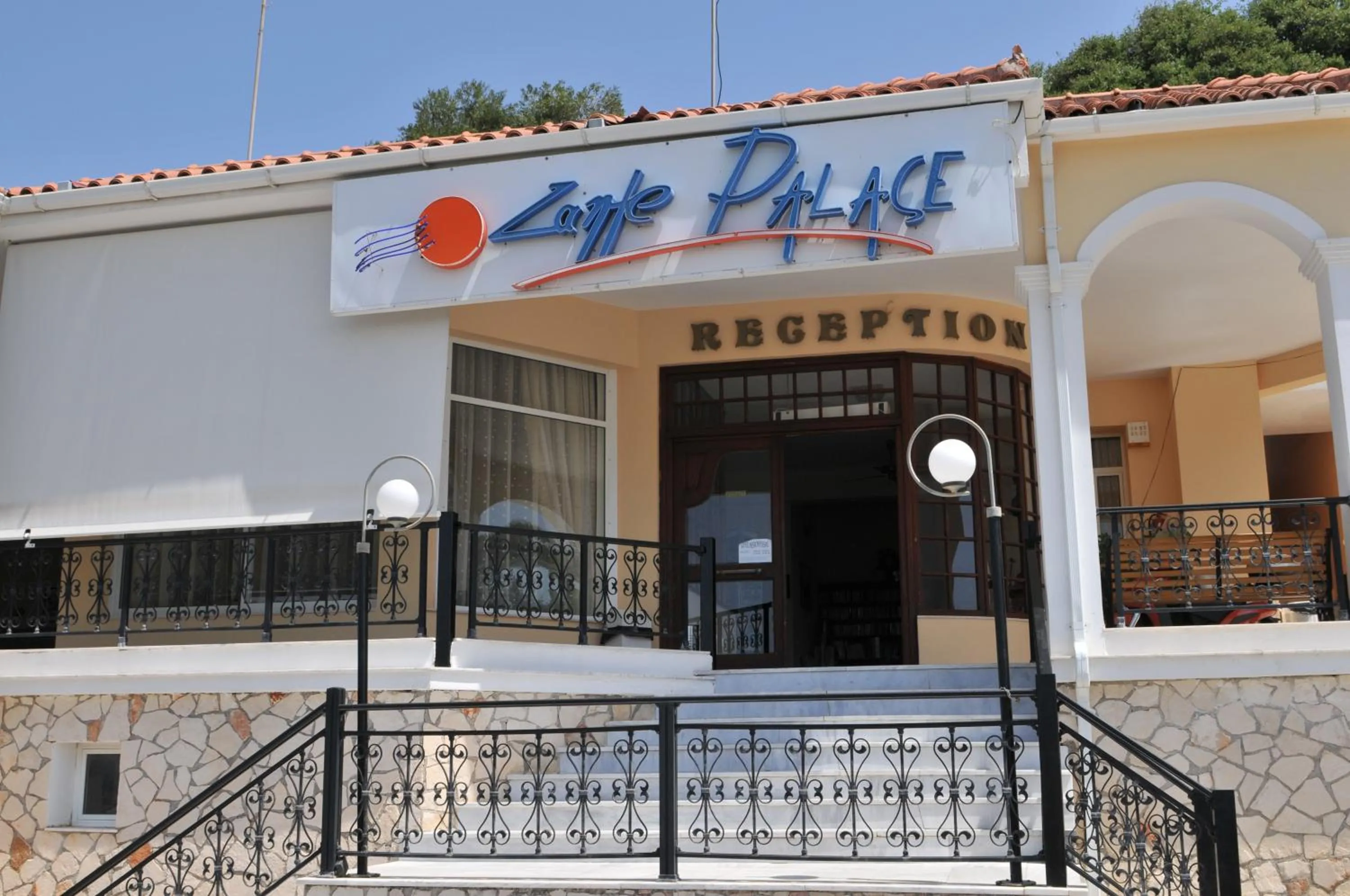 Facade/entrance in Zante Palace
