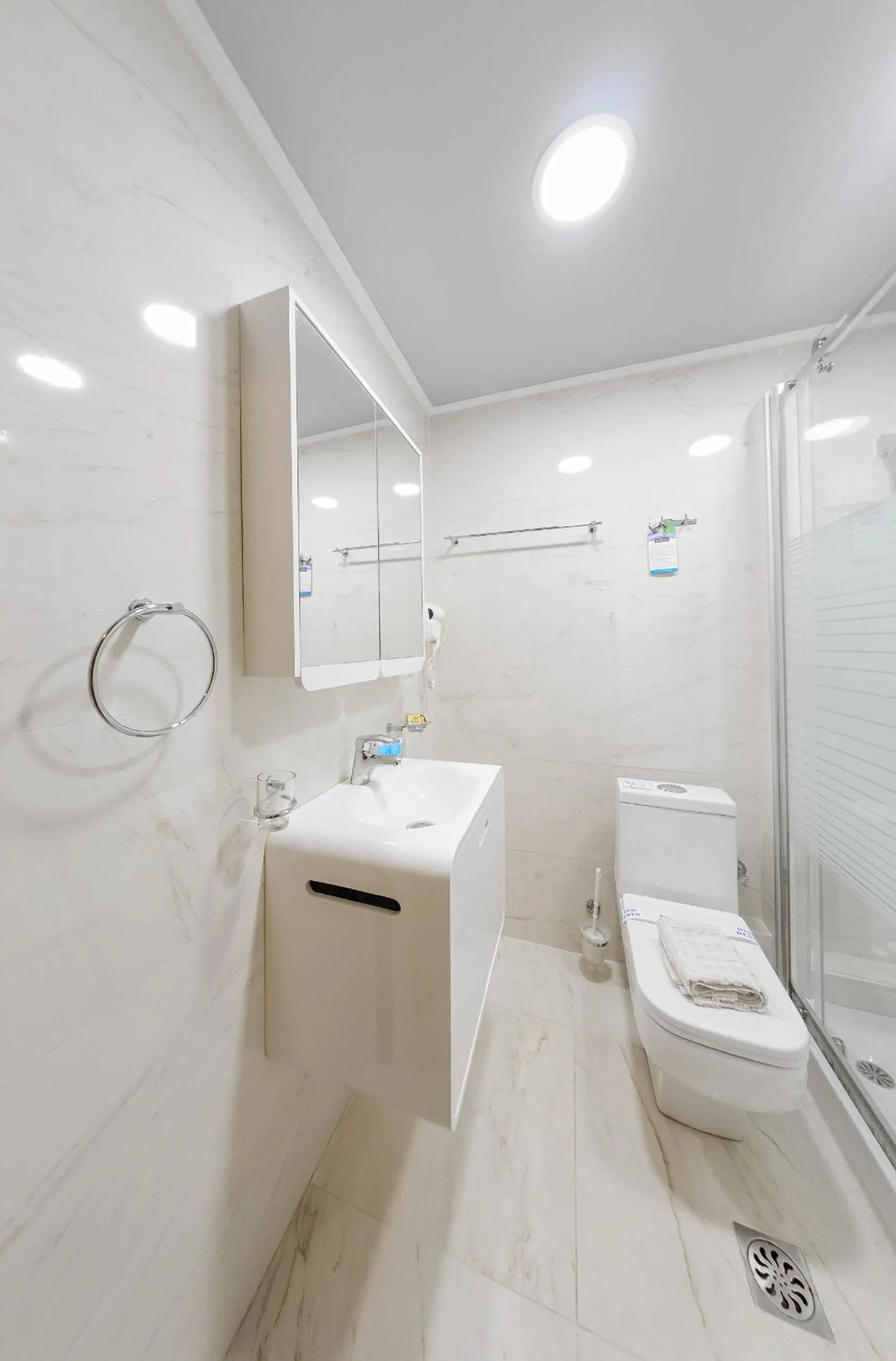 Toilet in Zante Palace