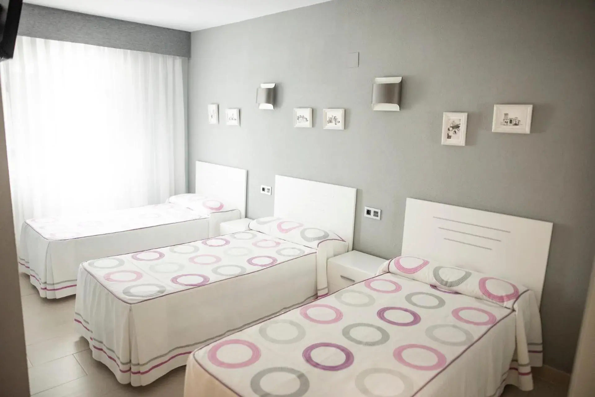 Triple Room (3 single Beds) in Hostal La Corte Triple Room (3 single Beds) in Hostal La Corte
