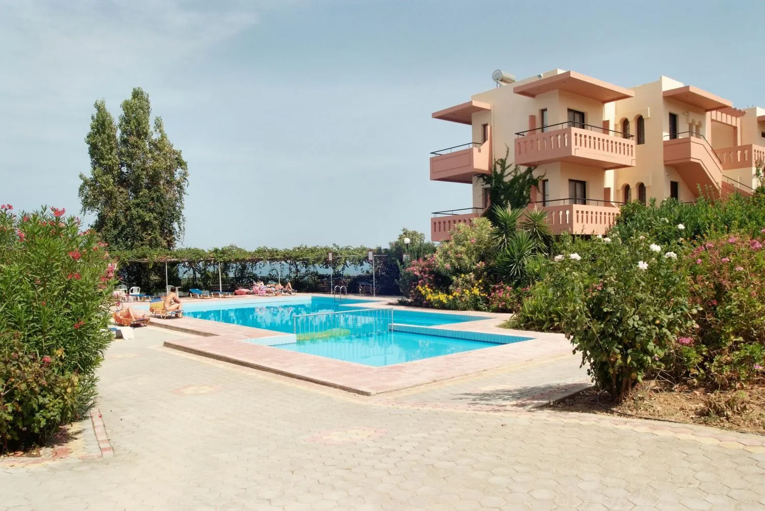 Swimming pool in Ekavi Apartments