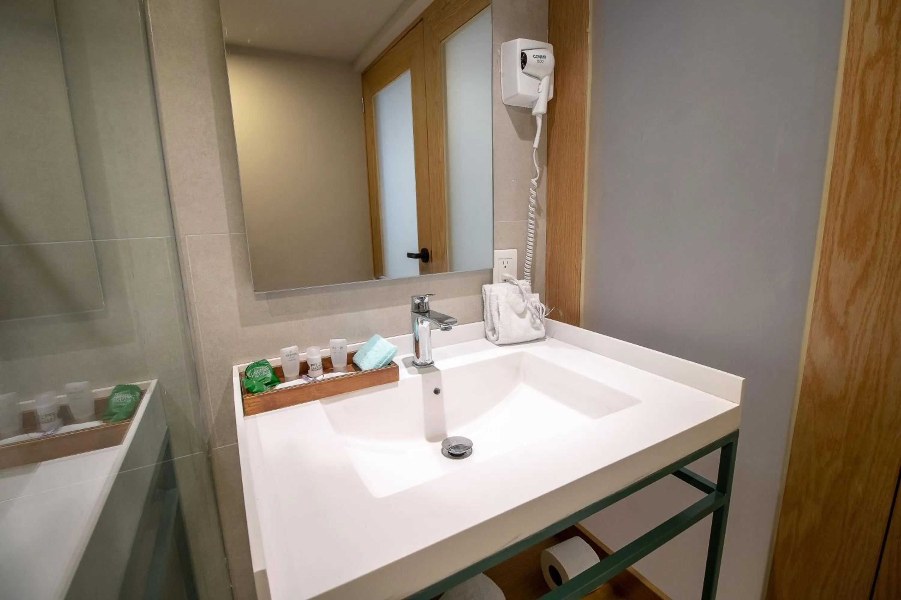 Bathroom in Oliva Plaza Hotel