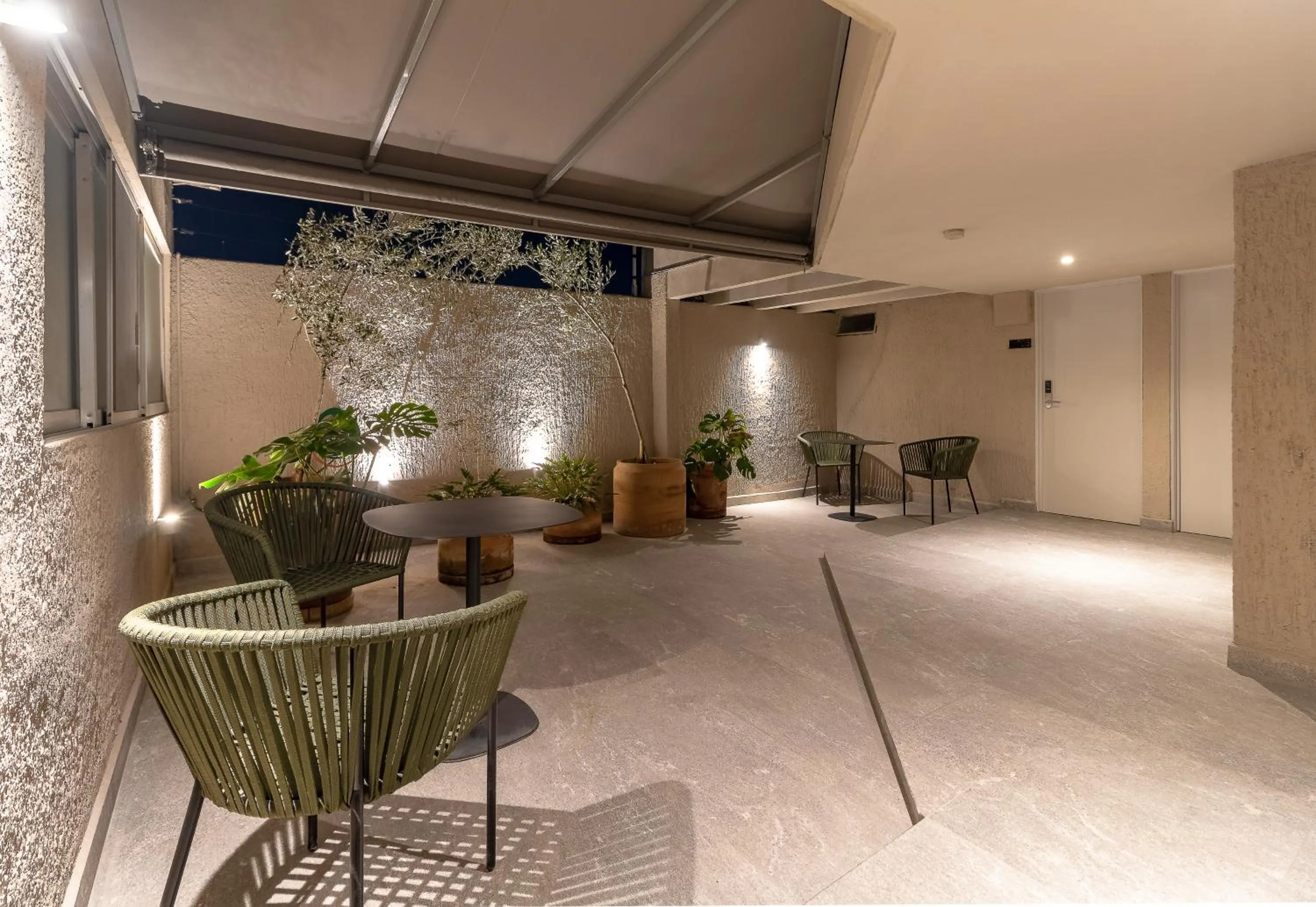 Restaurant/places to eat in Oliva Plaza Hotel