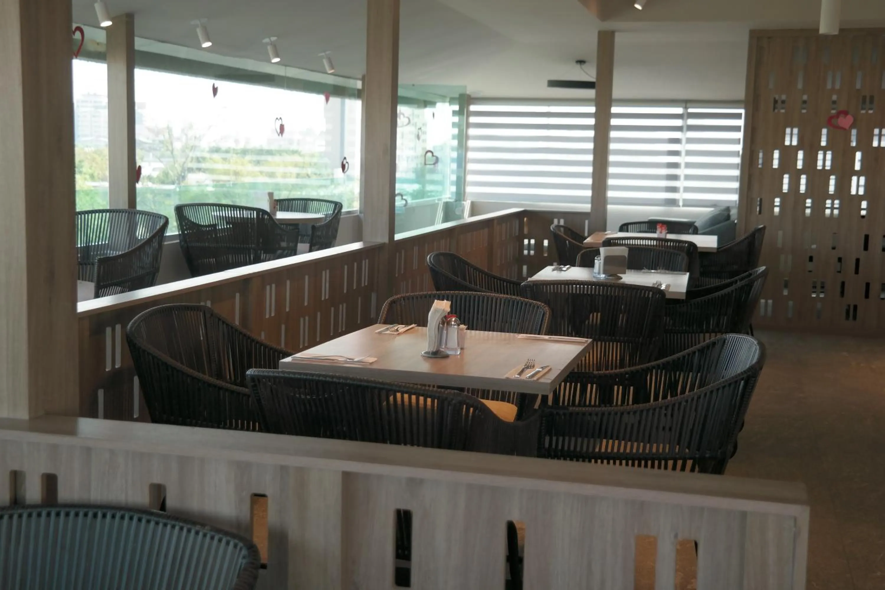 Restaurant/places to eat in Oliva Plaza Hotel