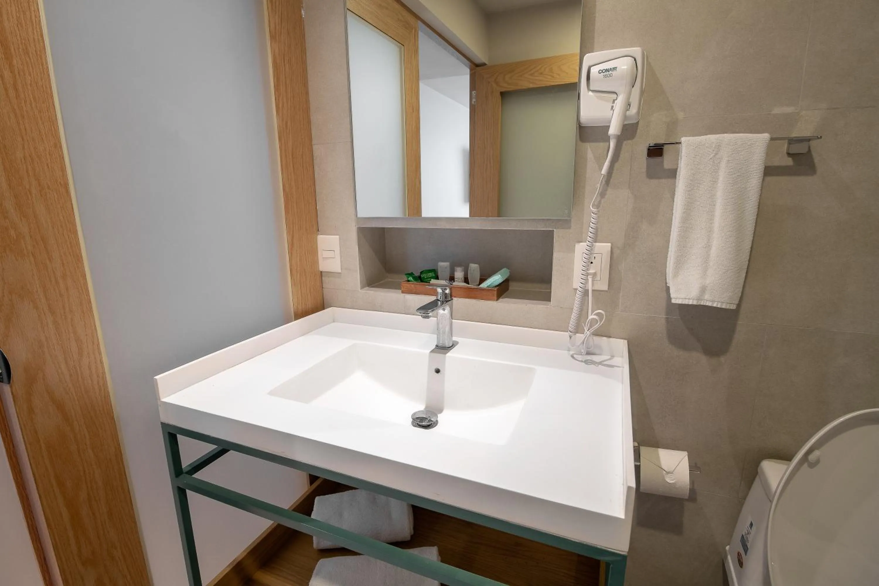 Bathroom in Oliva Plaza Hotel