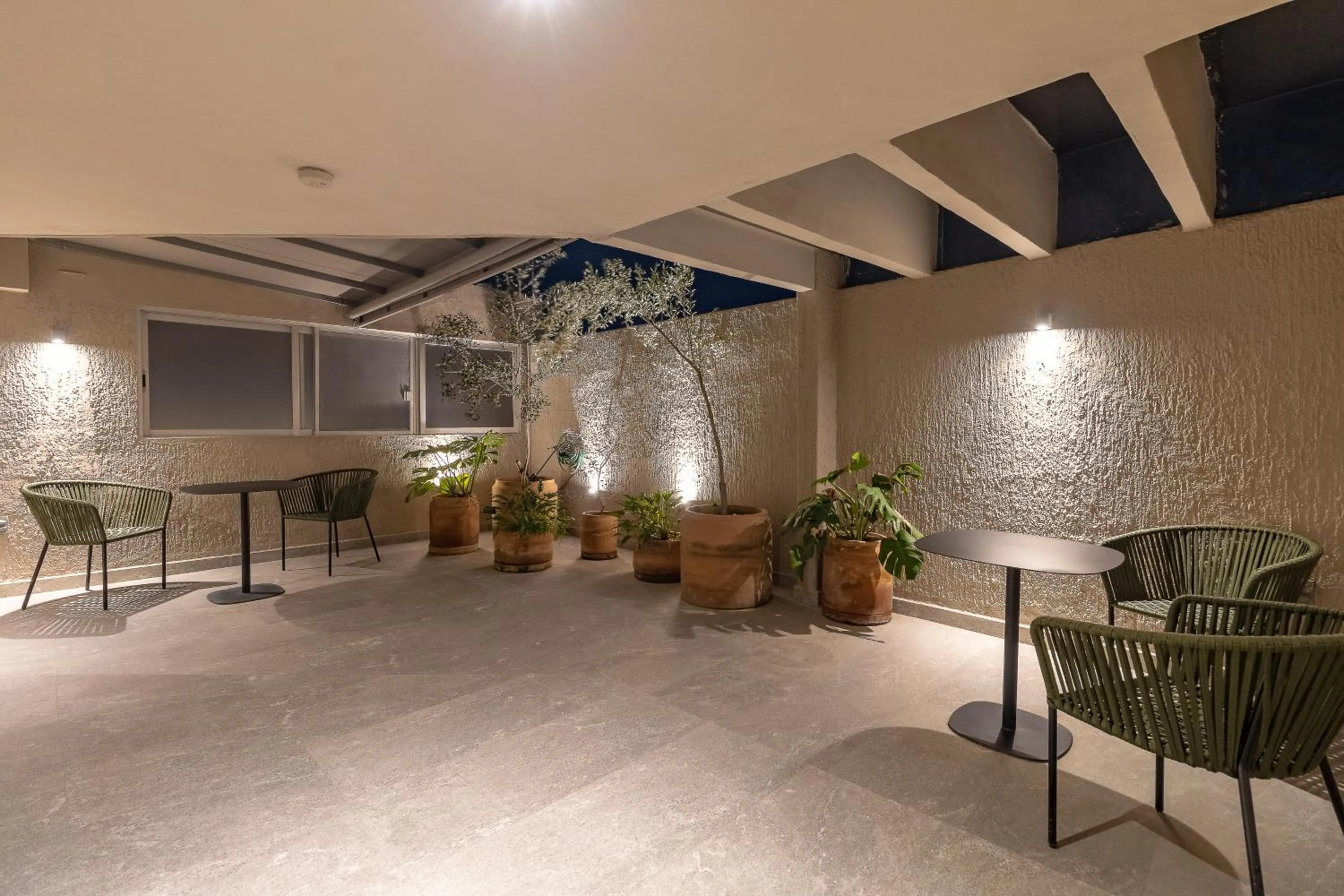 Restaurant/places to eat in Oliva Plaza Hotel