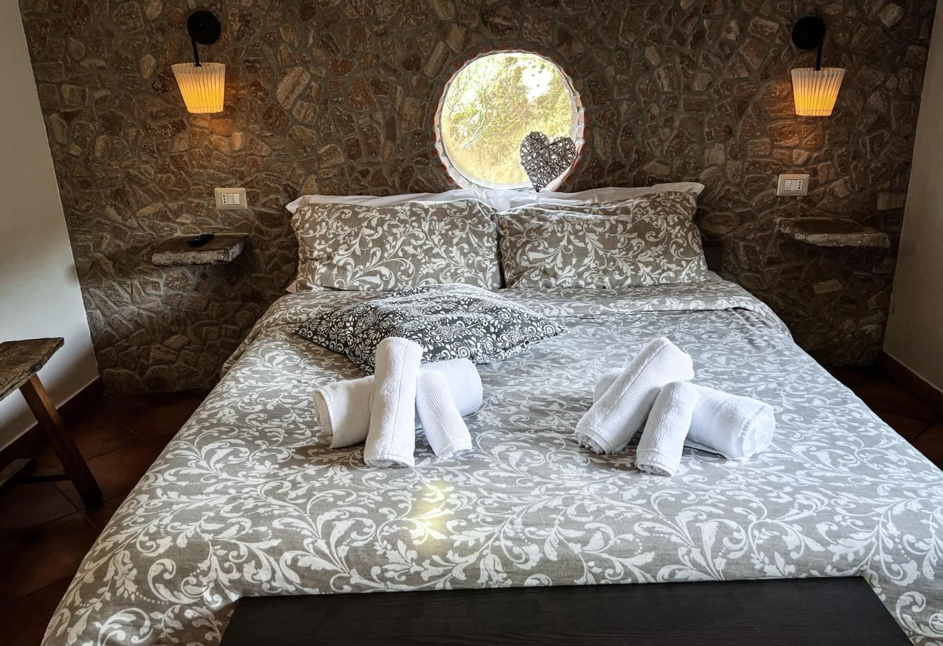 Bedroom, Bed in Guarda Che Luna