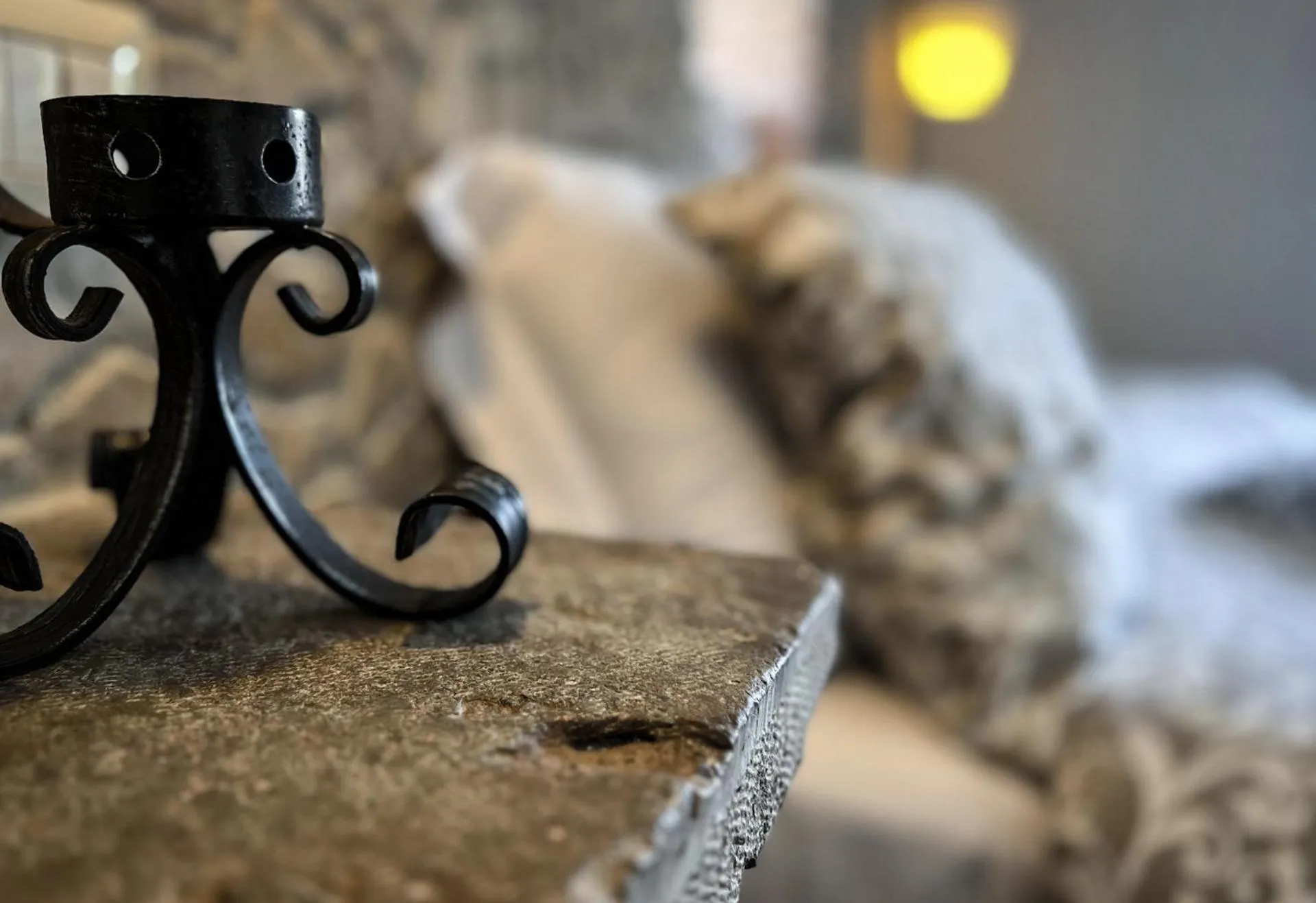 Decorative detail, Bed in Guarda Che Luna