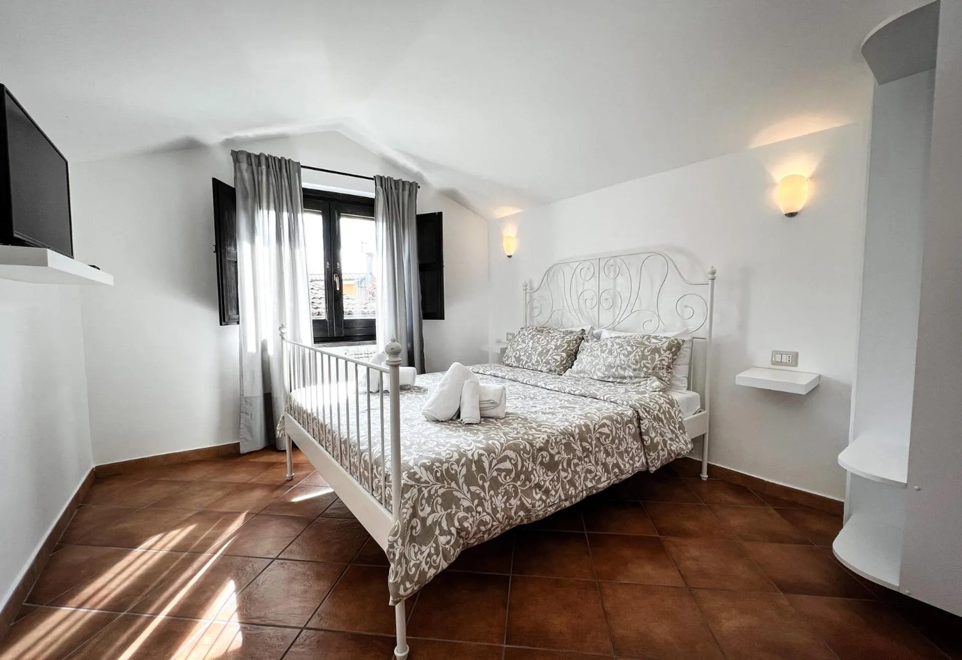 Photo of the whole room, Bed in Guarda Che Luna