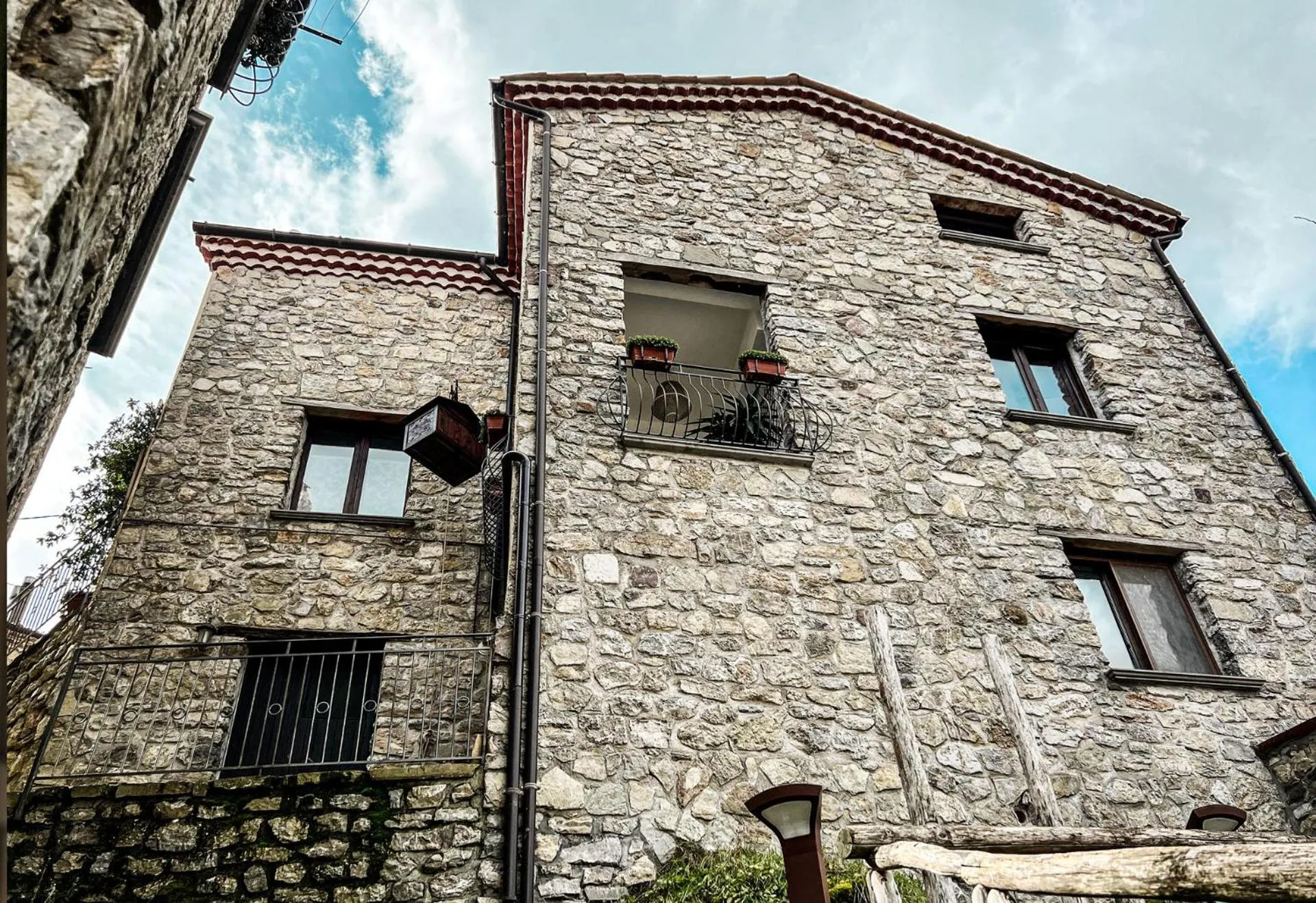 Property building in Guarda Che Luna