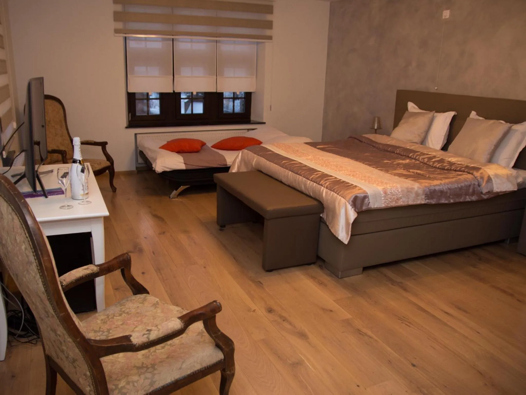 Photo of the whole room, Bed in Au Manoir Des Vallees