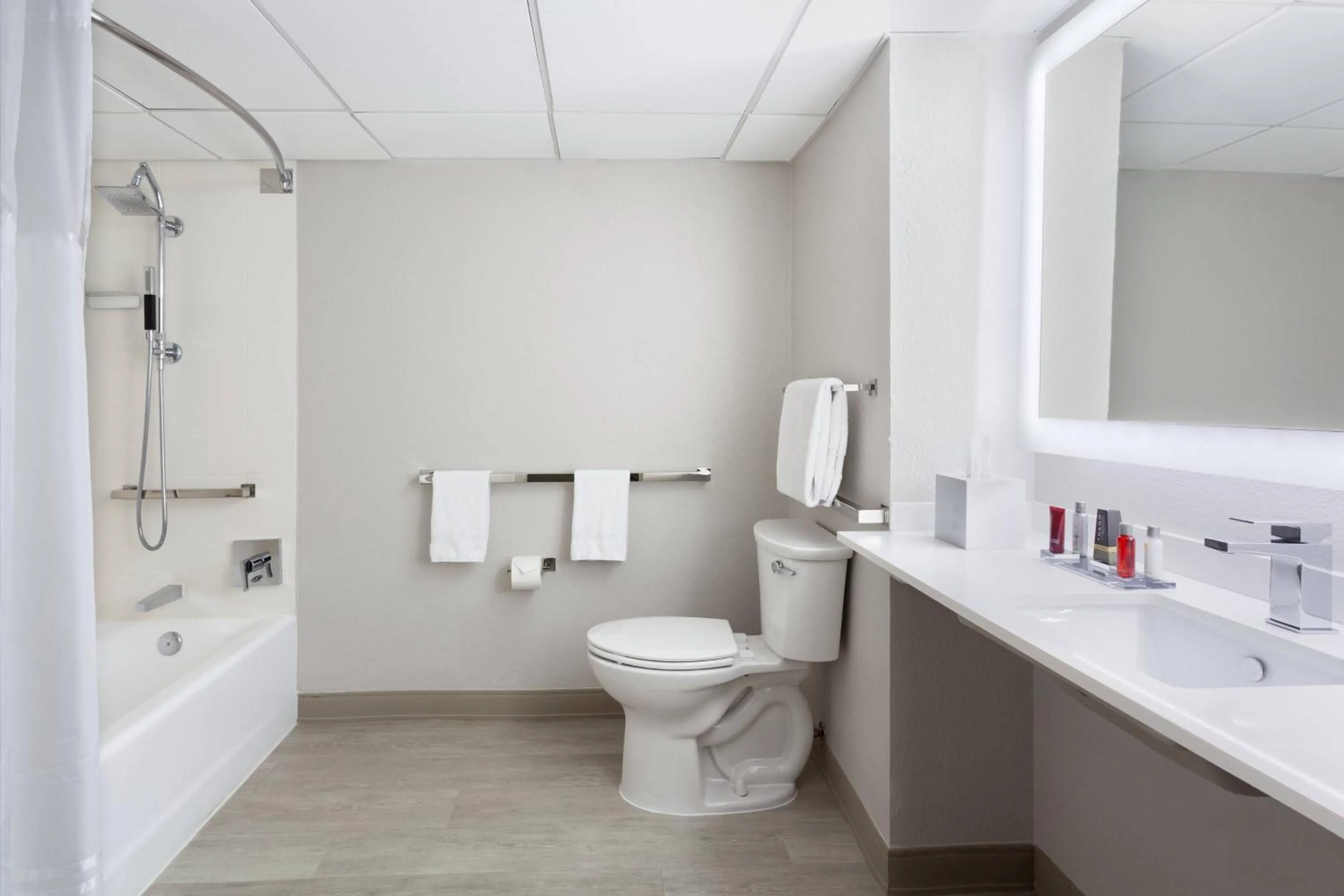 Bathroom in Miami Airport Marriott