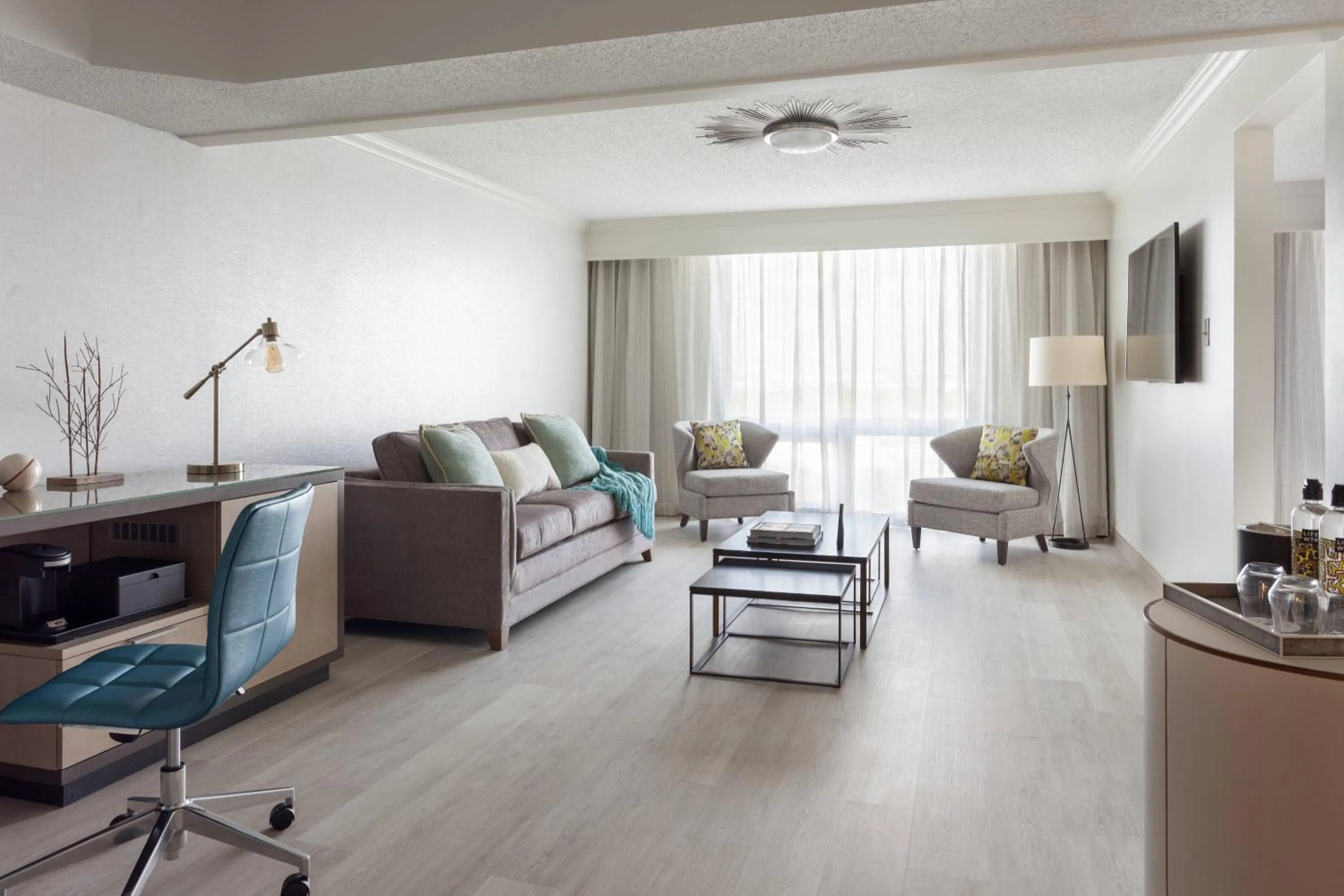 Living room in Miami Airport Marriott
