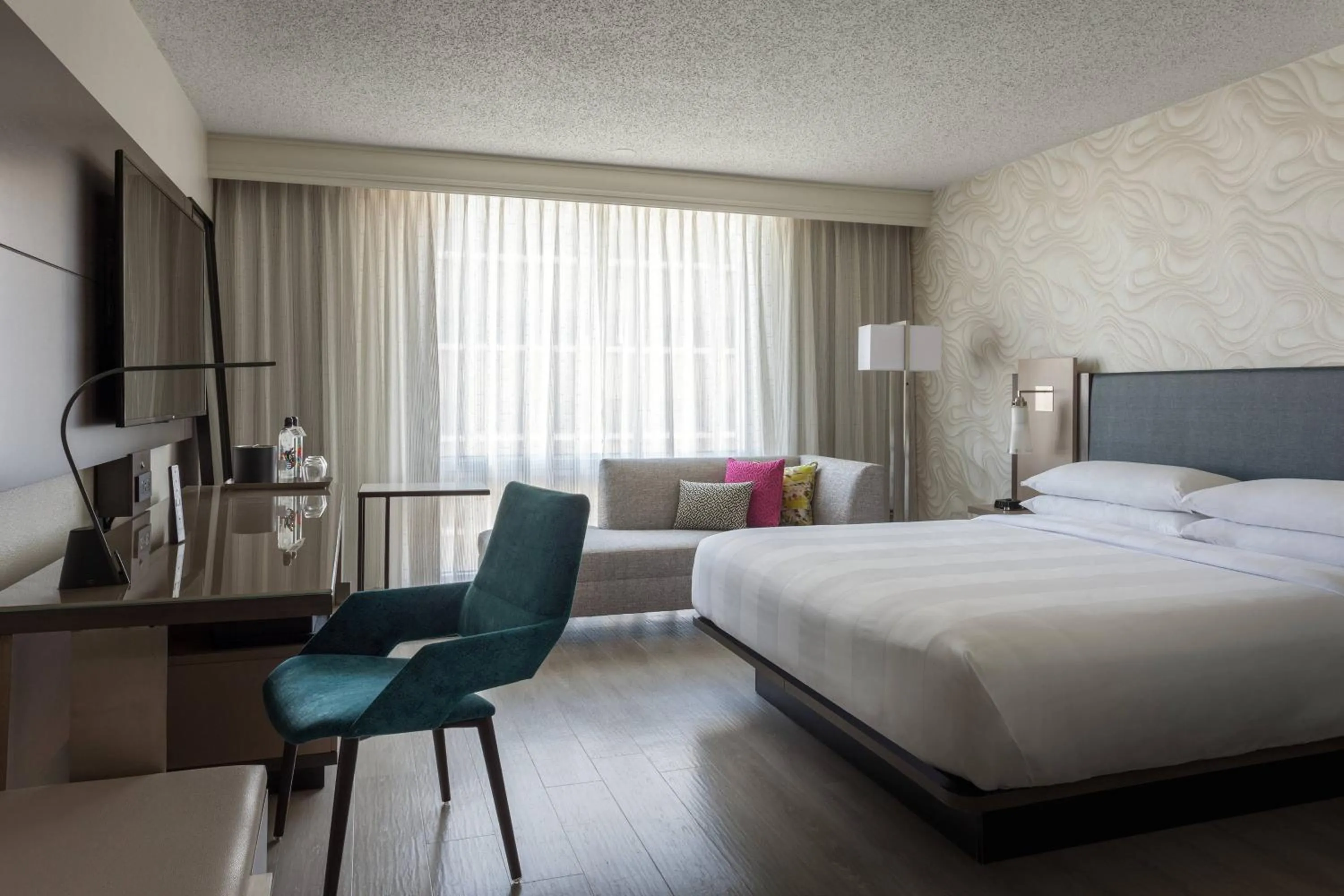Photo of the whole room, Bed in Miami Airport Marriott