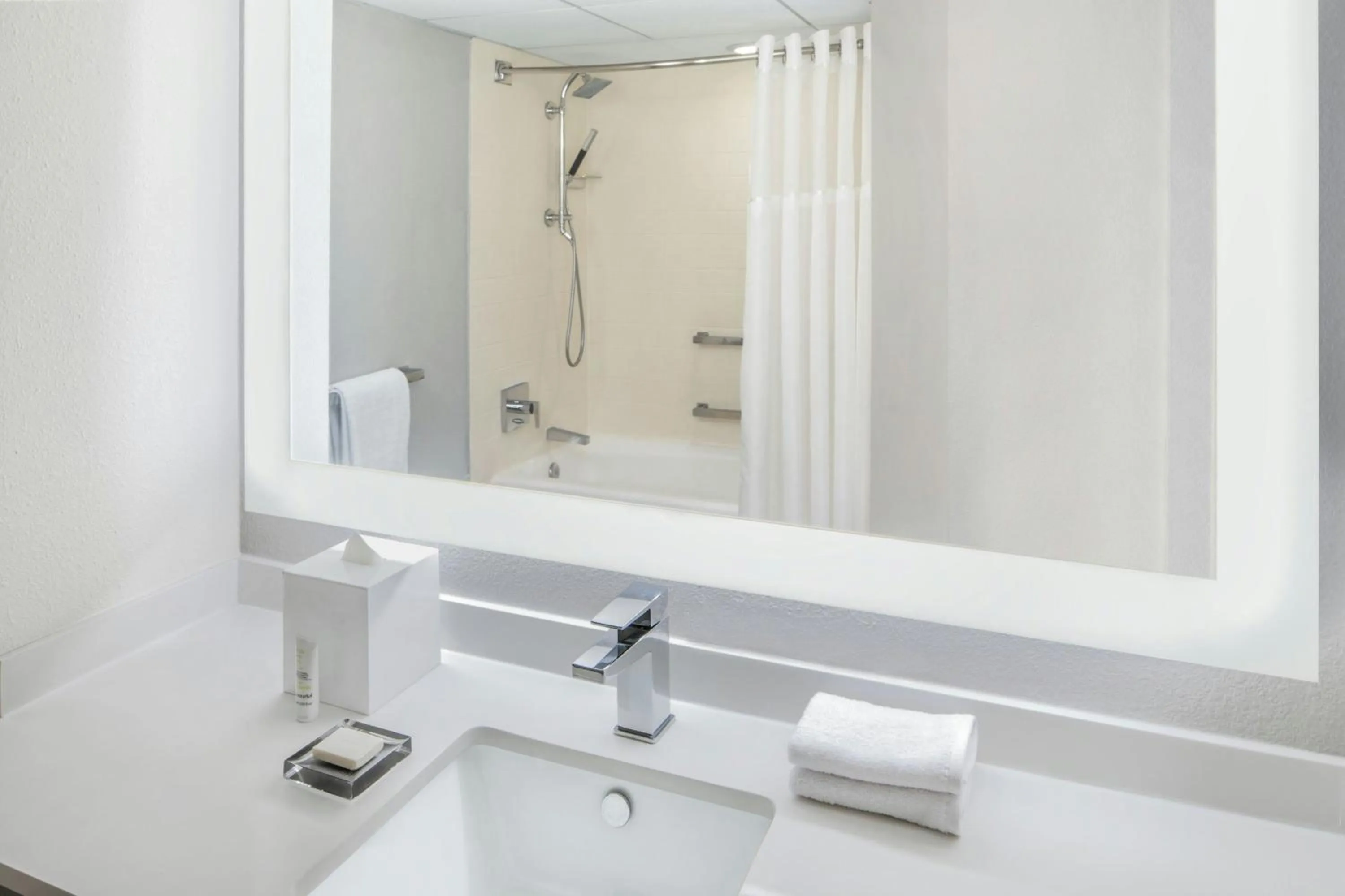 Bathroom in Miami Airport Marriott