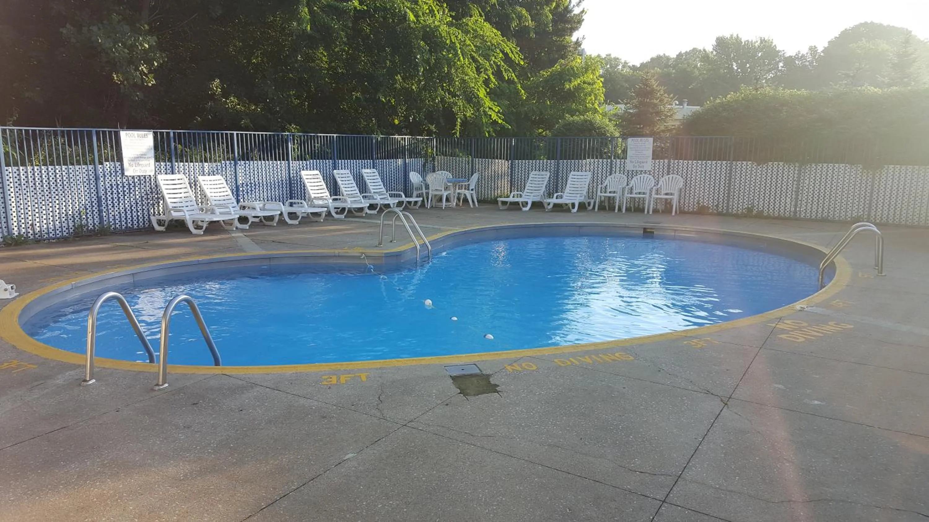 Swimming pool in Mentor Home Inn and Suites