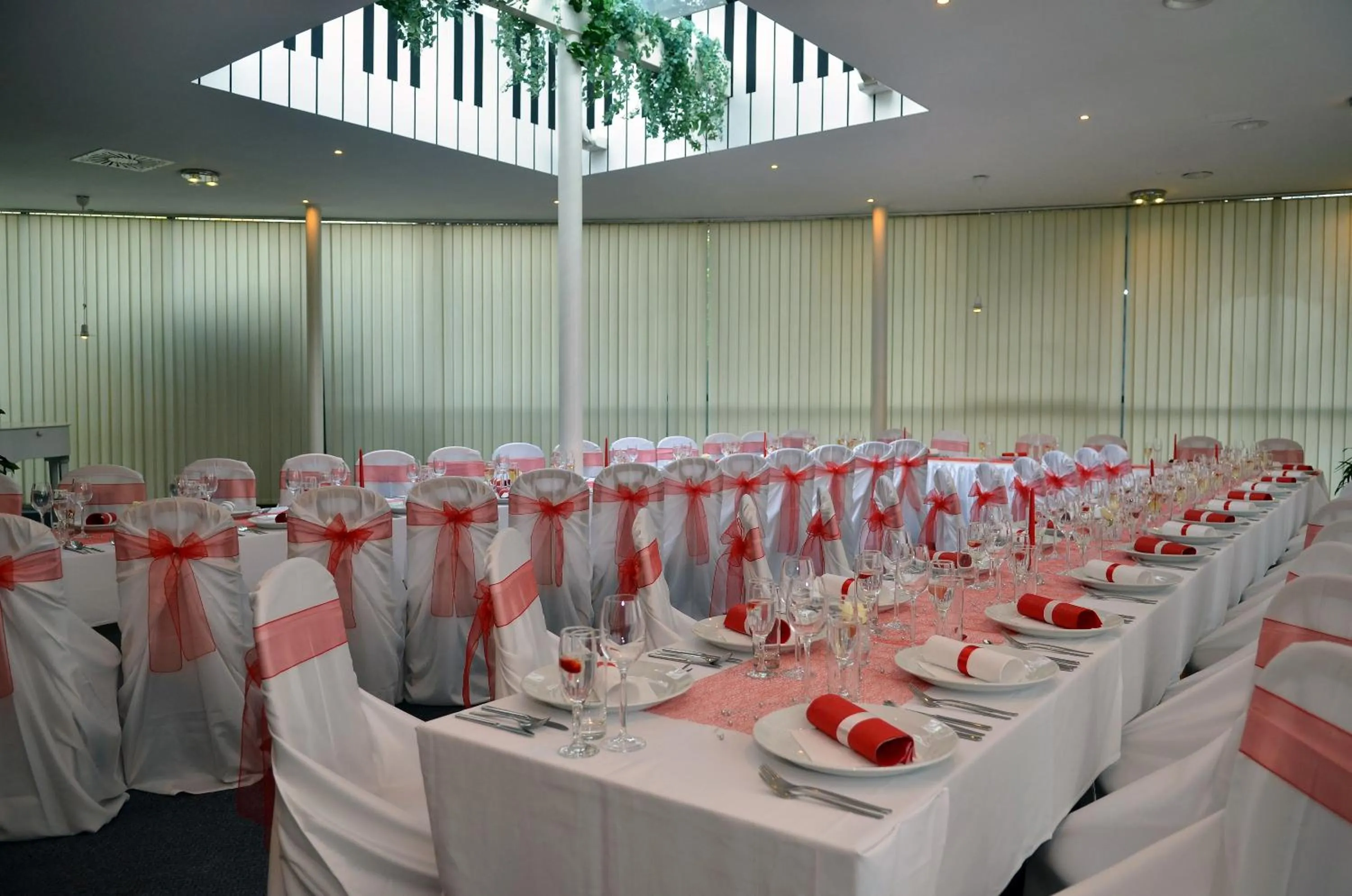 Restaurant/places to eat in Hotel FIT