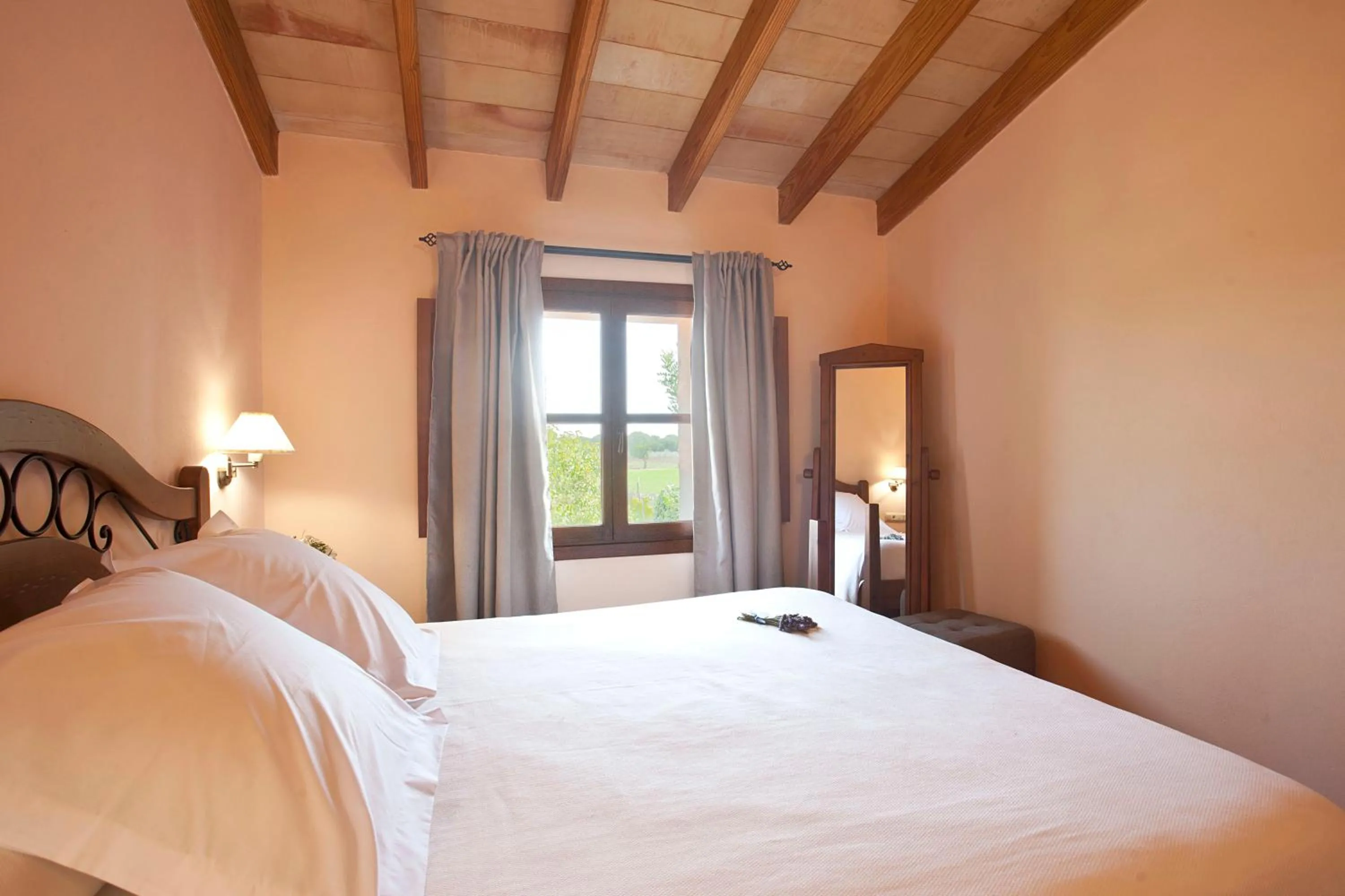 Bedroom, Bed in Agroturismo Es Quatre Cantons