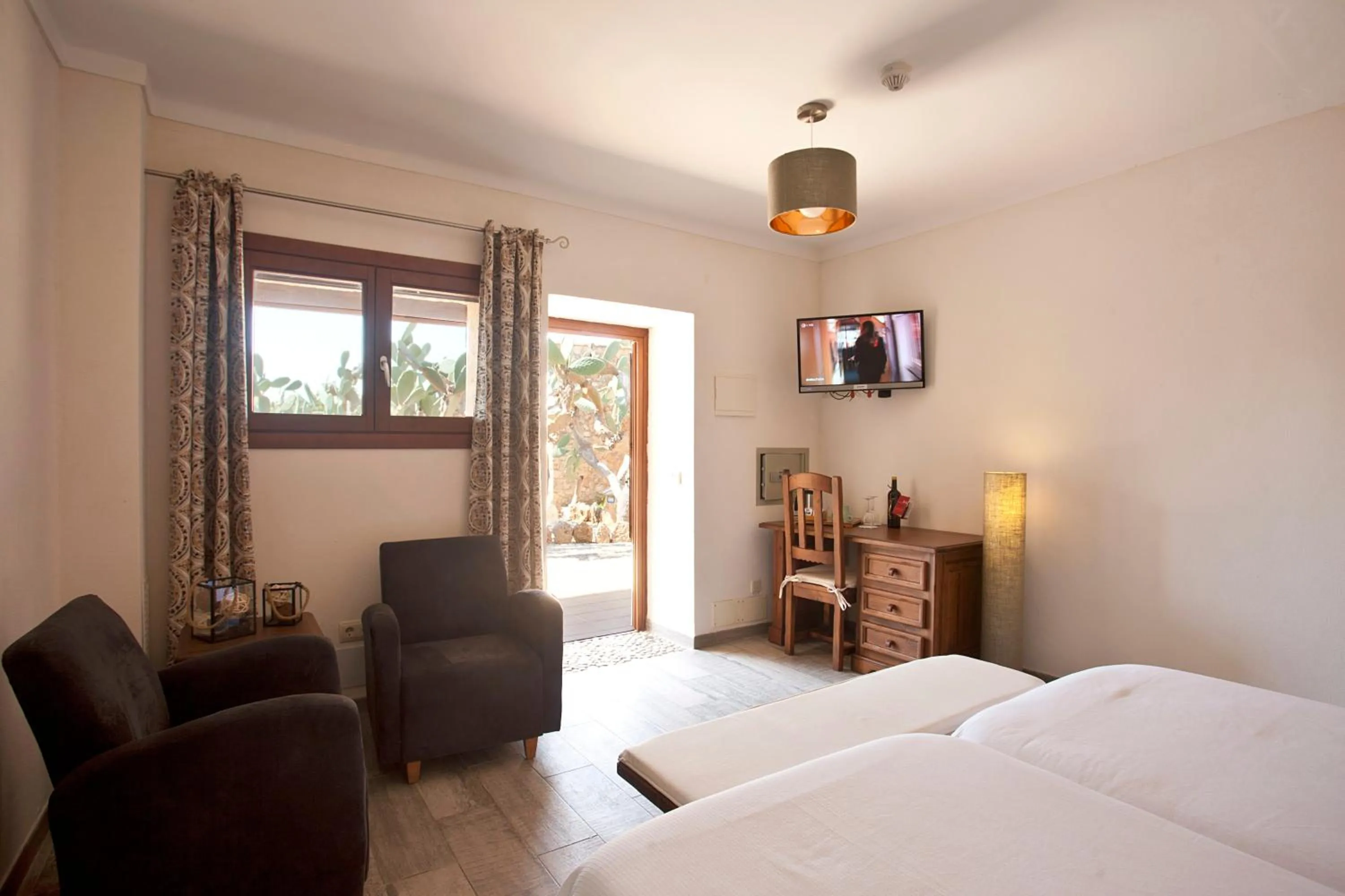 Seating area, Bed in Agroturismo Es Quatre Cantons