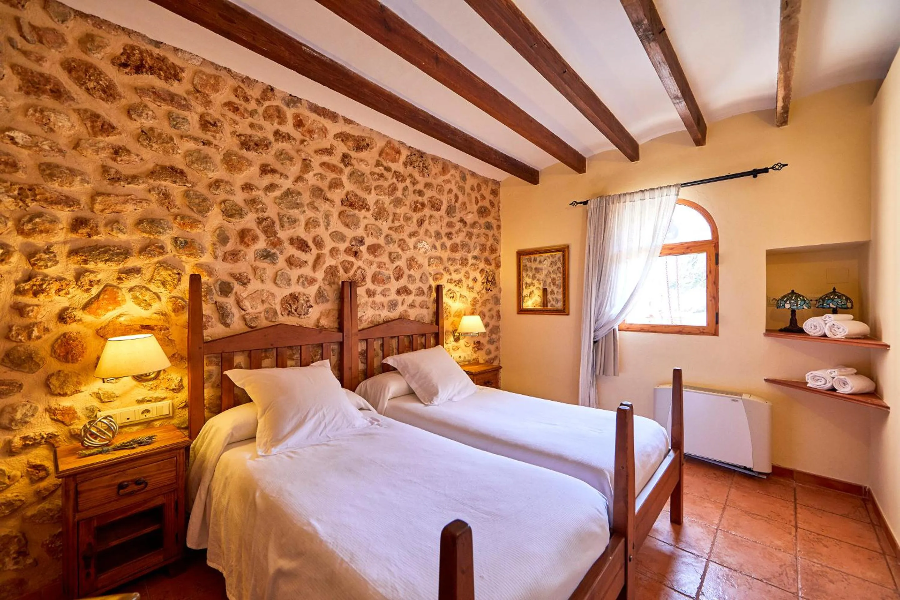 Bed in Agroturismo Es Quatre Cantons