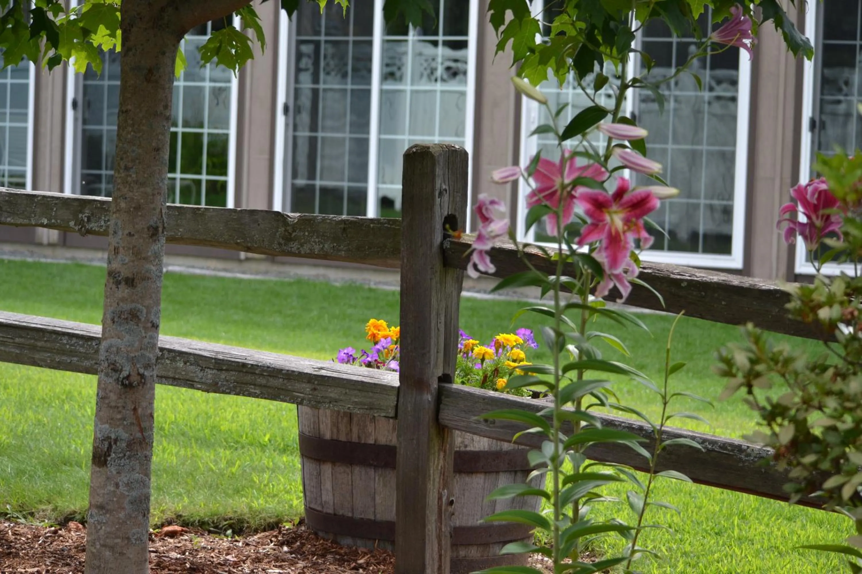 Decorative detail in Kancamagus Lodge