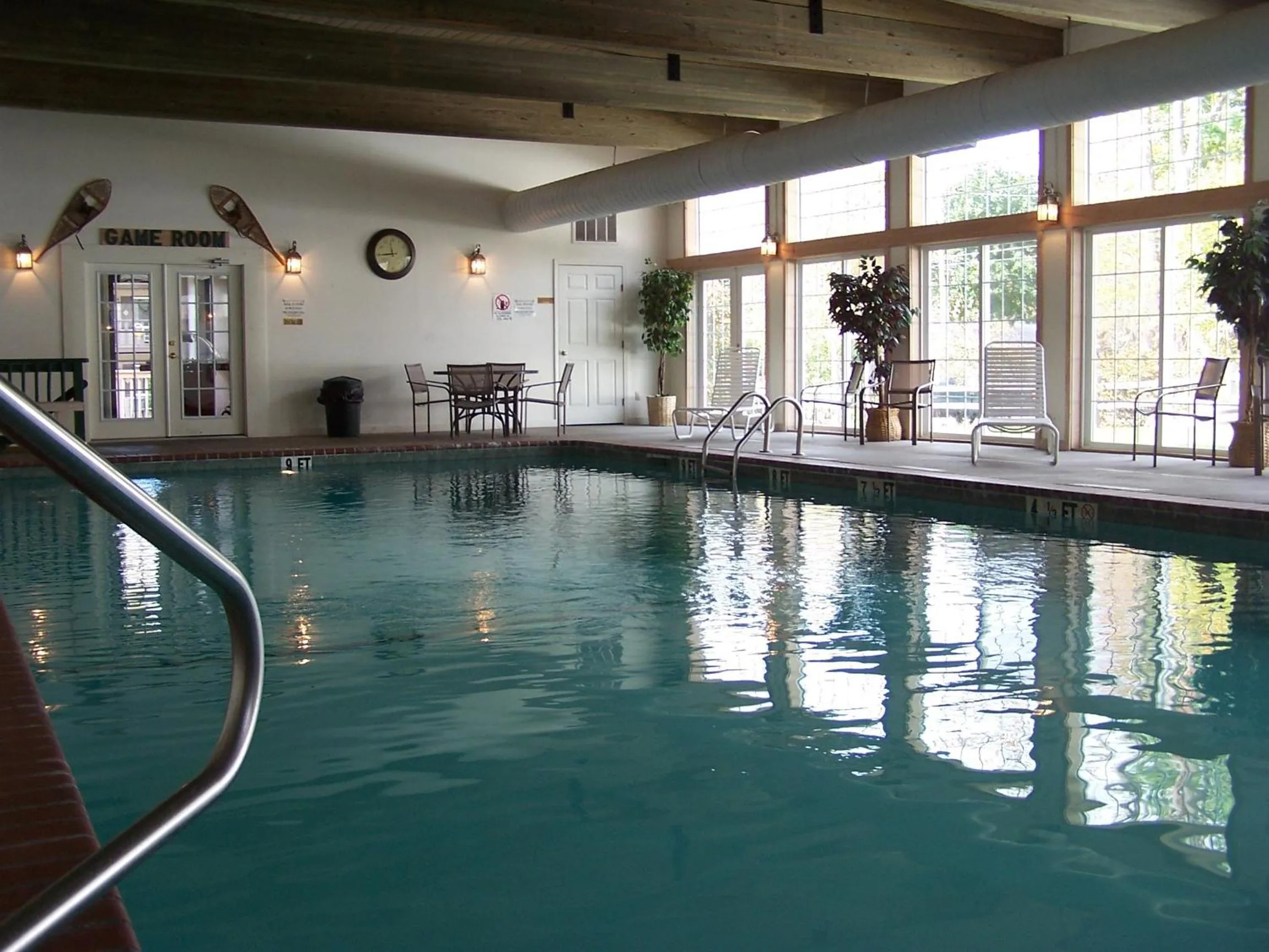 Swimming pool in Kancamagus Lodge