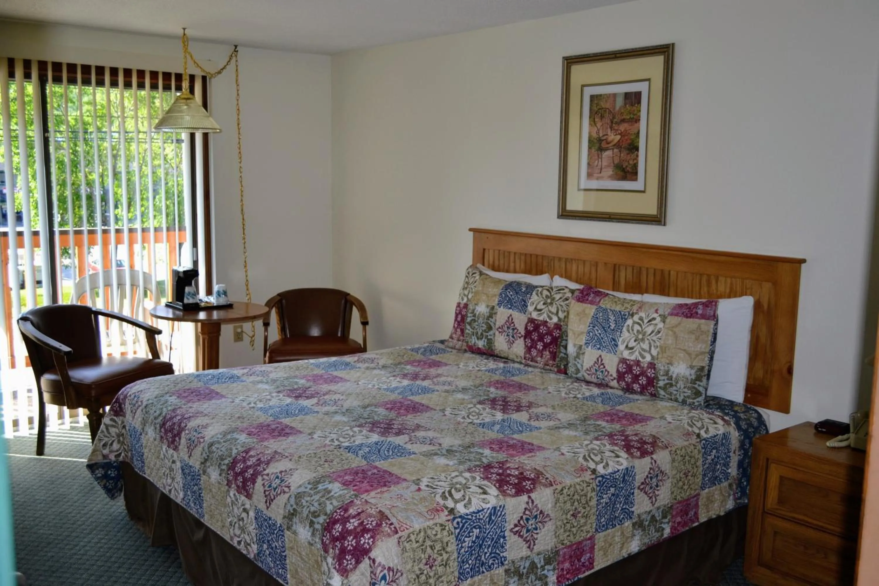 Bed in Kancamagus Lodge