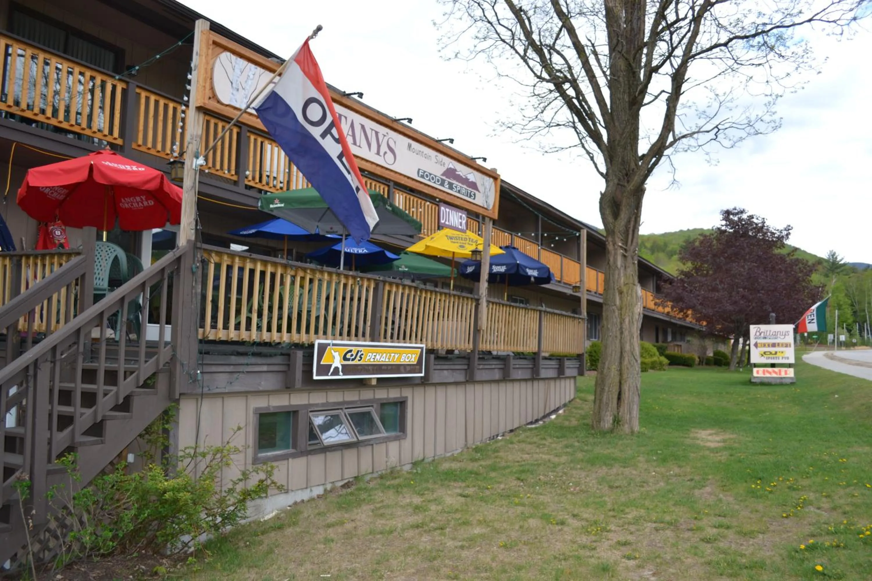 Facade/entrance in Kancamagus Lodge