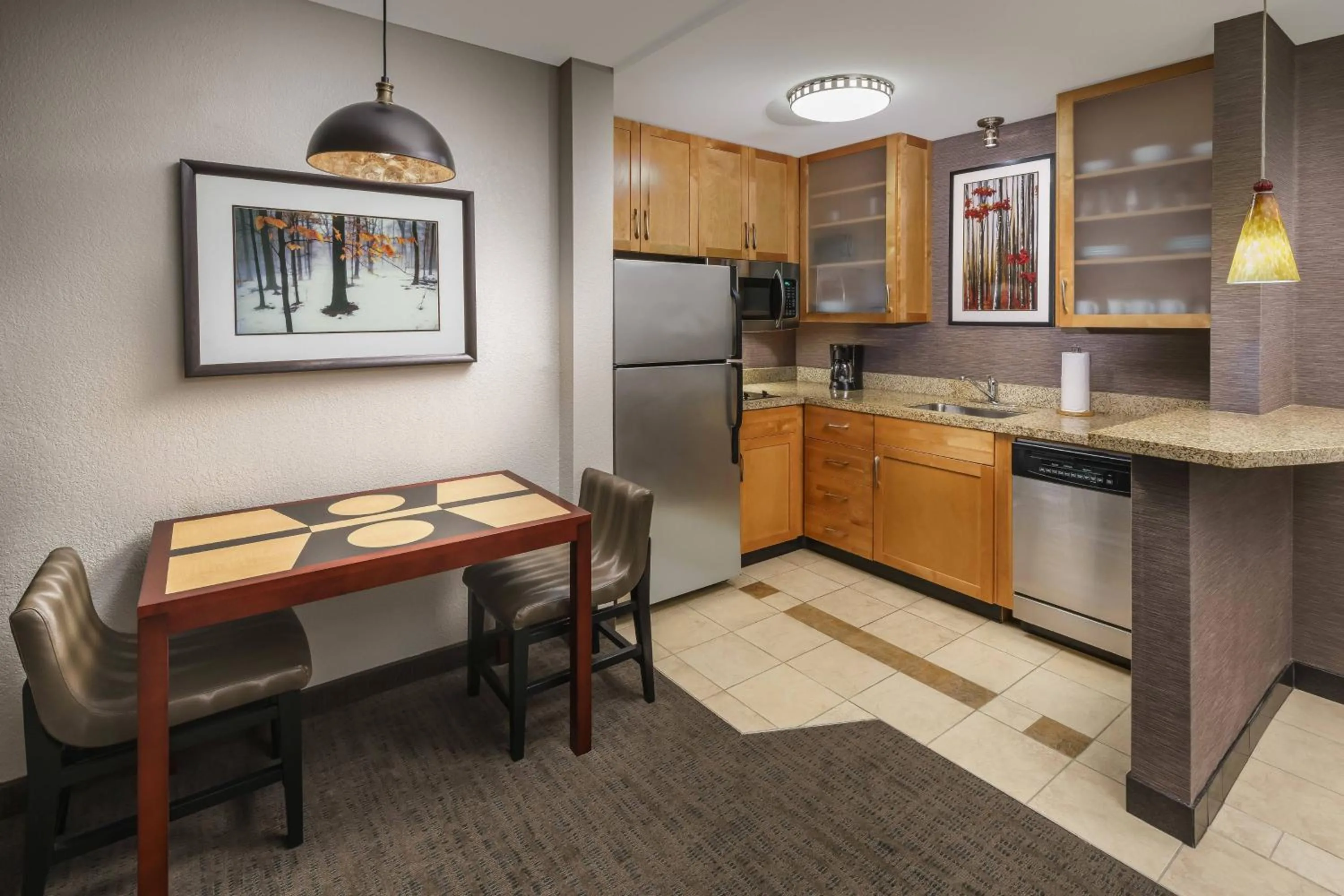 Kitchen or kitchenette in Residence Inn Burlington Colchester
