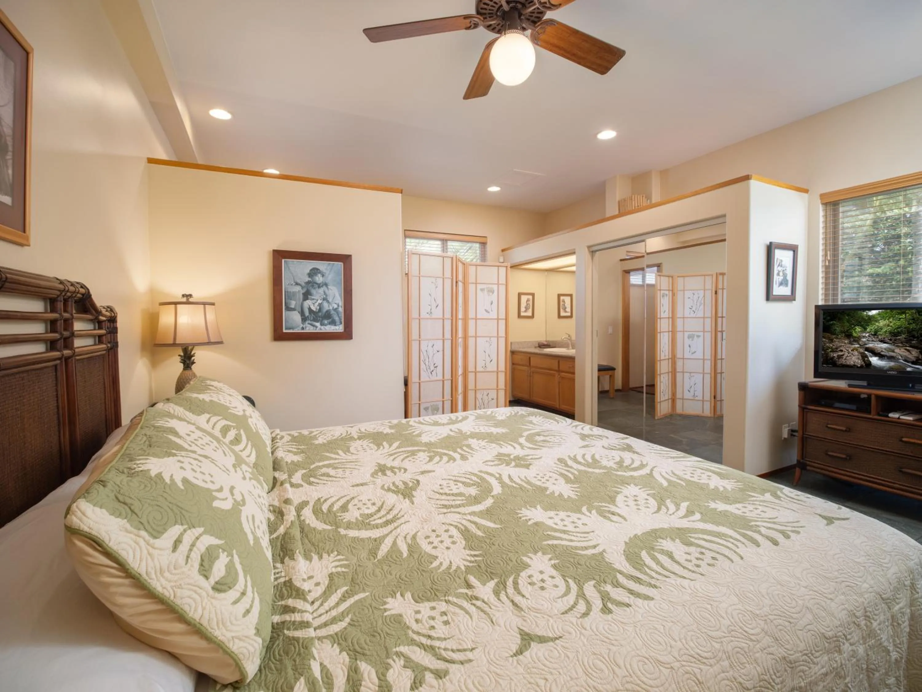 Aloha Aku Hula2 Suite - Experience Beachfront Bliss