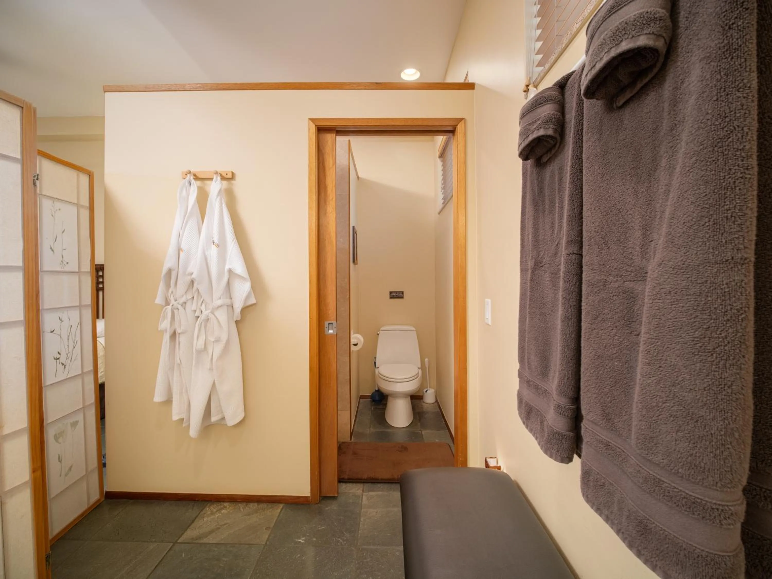 Aloha Aku Hula2 Suite - Experience Beachfront Bliss