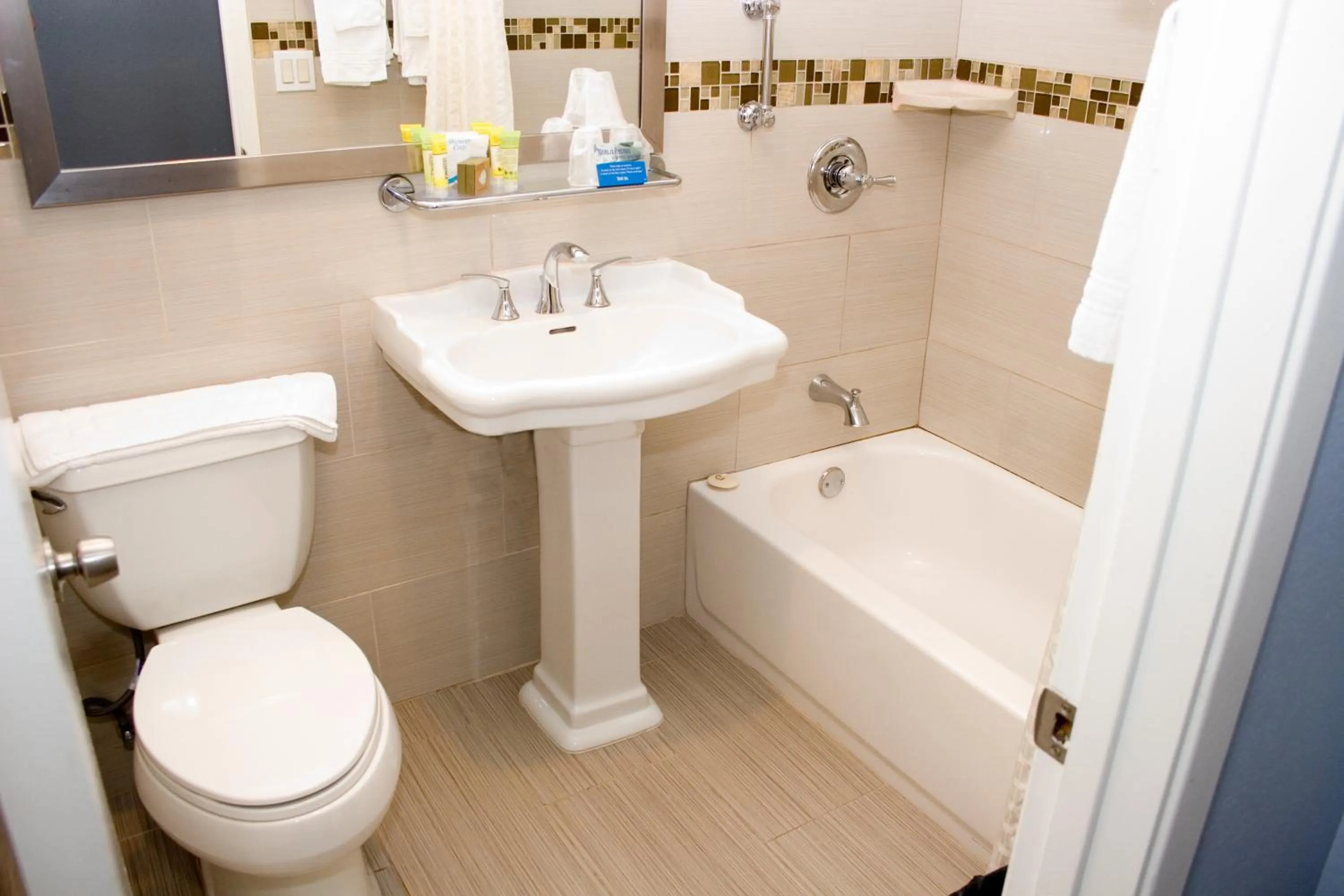 Shower in Keefers Inn King City